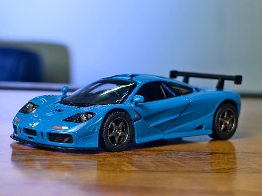 Kinsmart Official Licensed 1995 McLaren F1 GTR 1:34 Scale