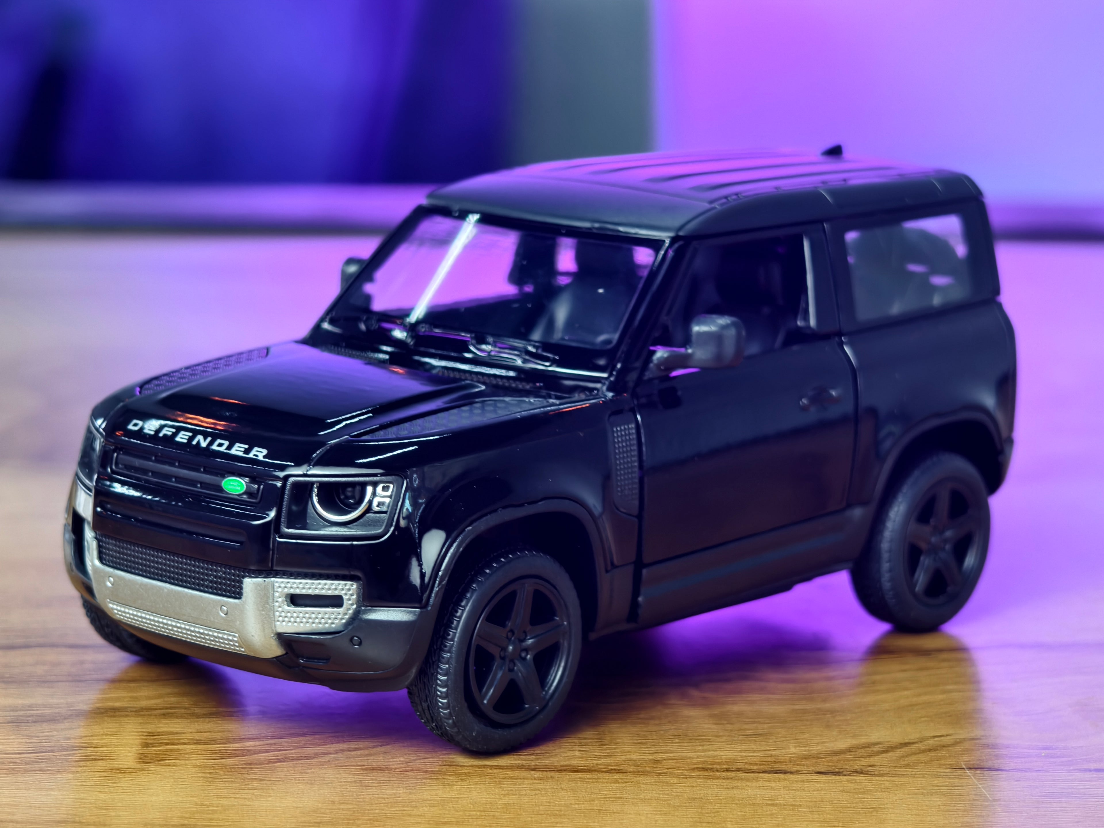 Kinsmart Official Licensed Land Rover Defender 90 – 1:36 Scale Off-Road Diecast