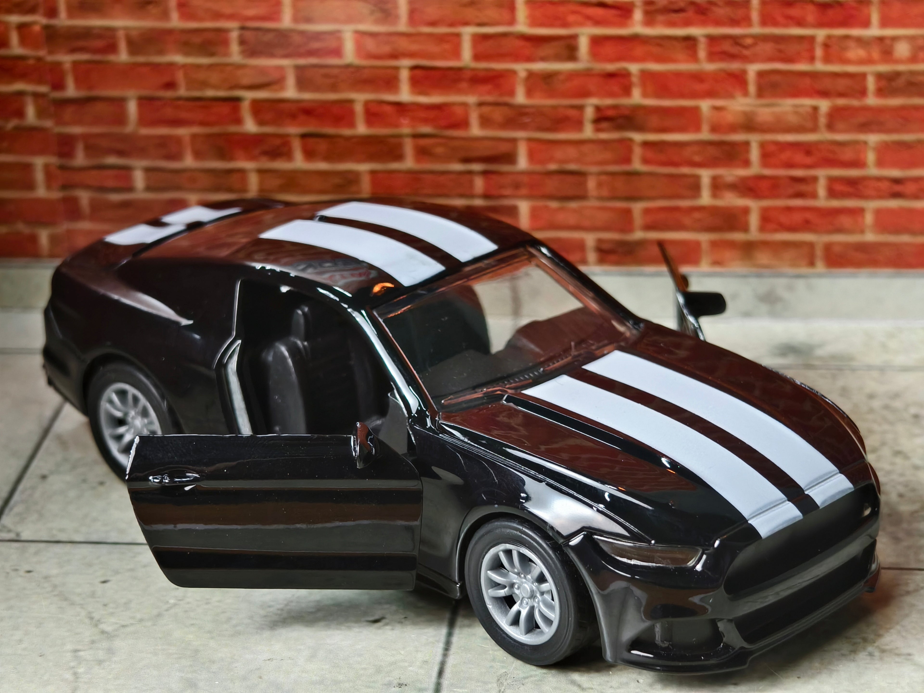 Ford Mustang S550 1:36 Scale