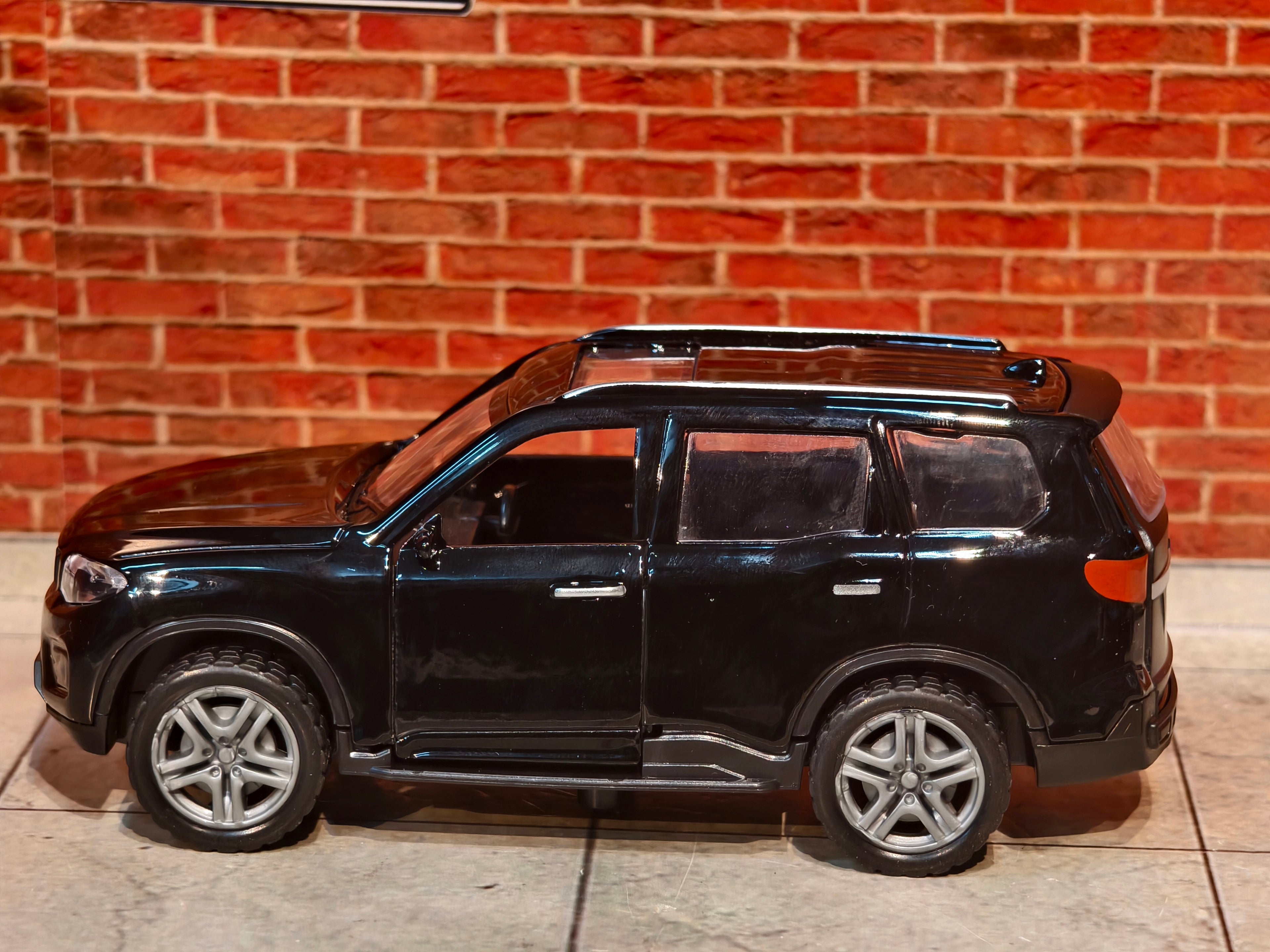 Mahindra Scorpio Classic S11 2022 Facelift 1:36 Scale
