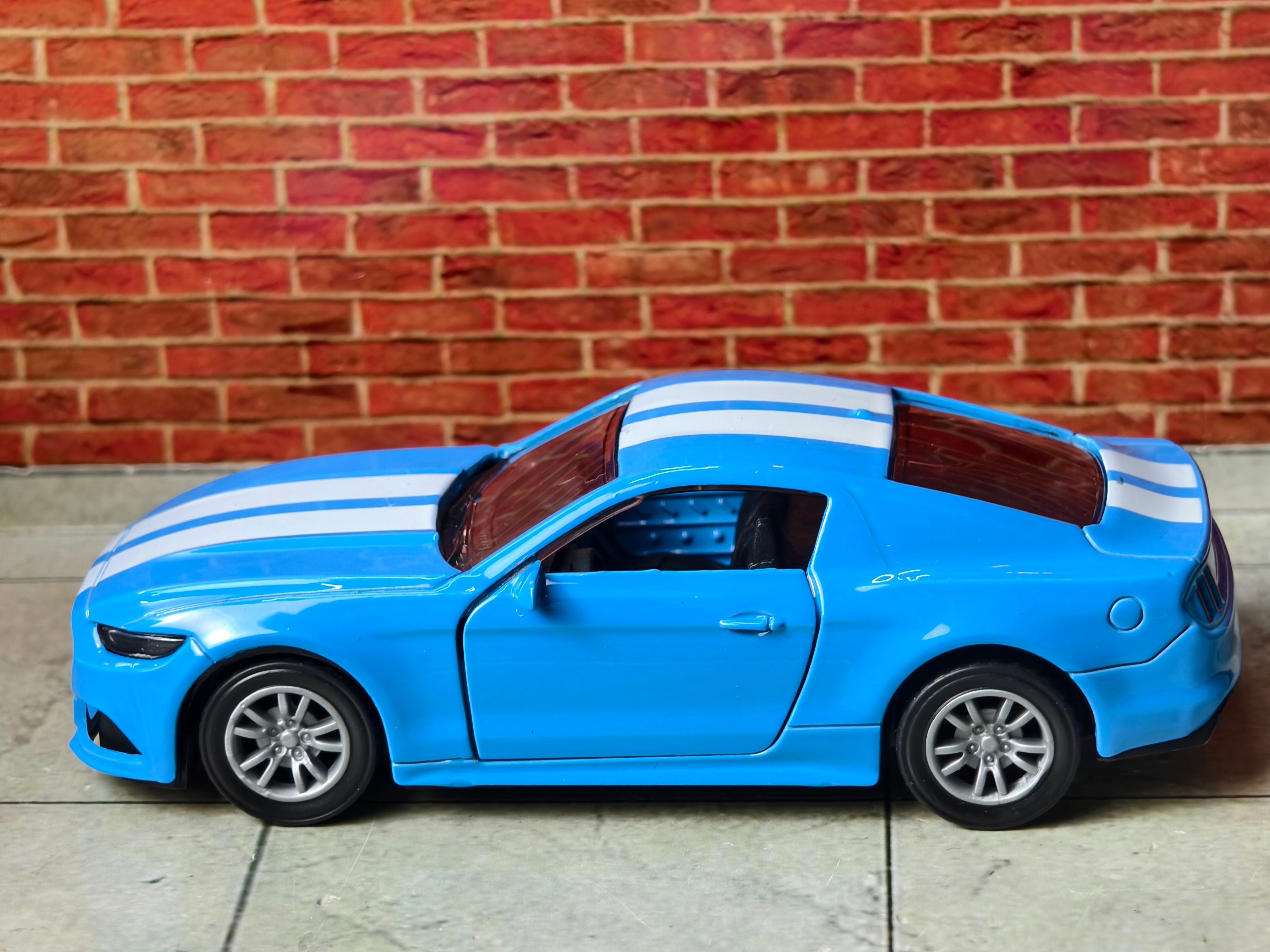 Ford Mustang S550 1:36 Scale