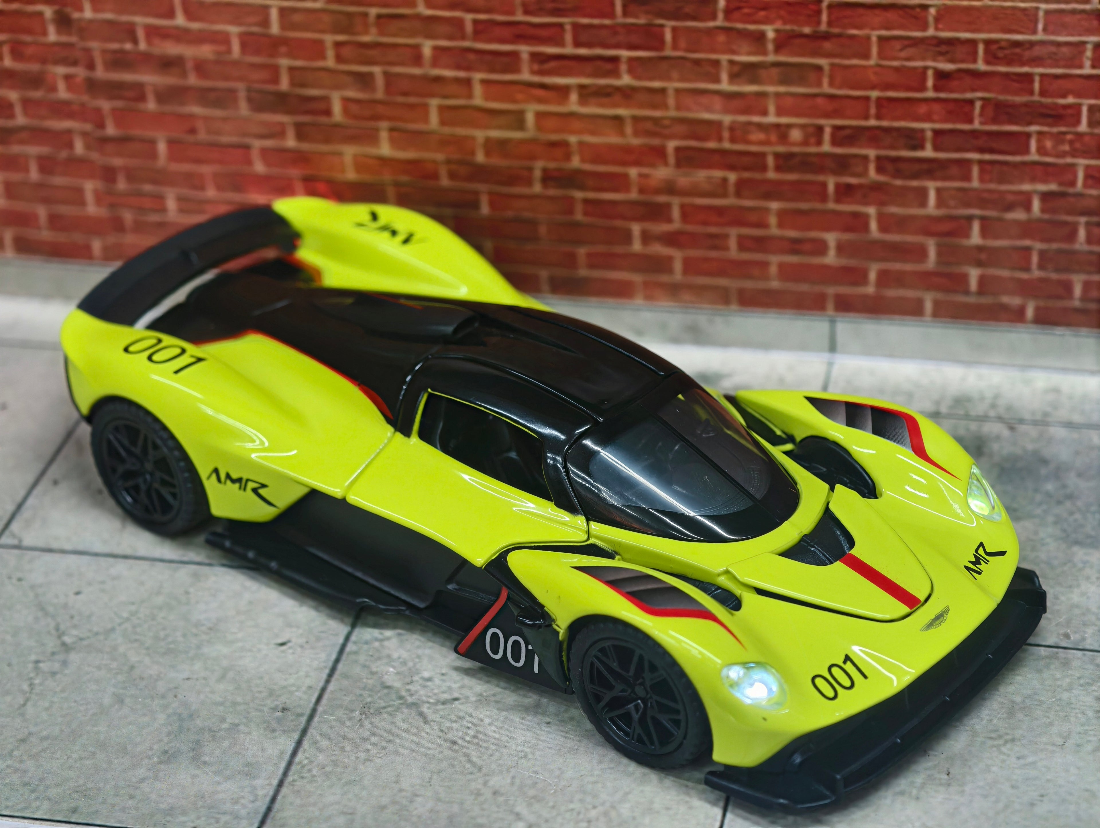 Aston Martin Valkyrie AMR Pro 1:32 Scale