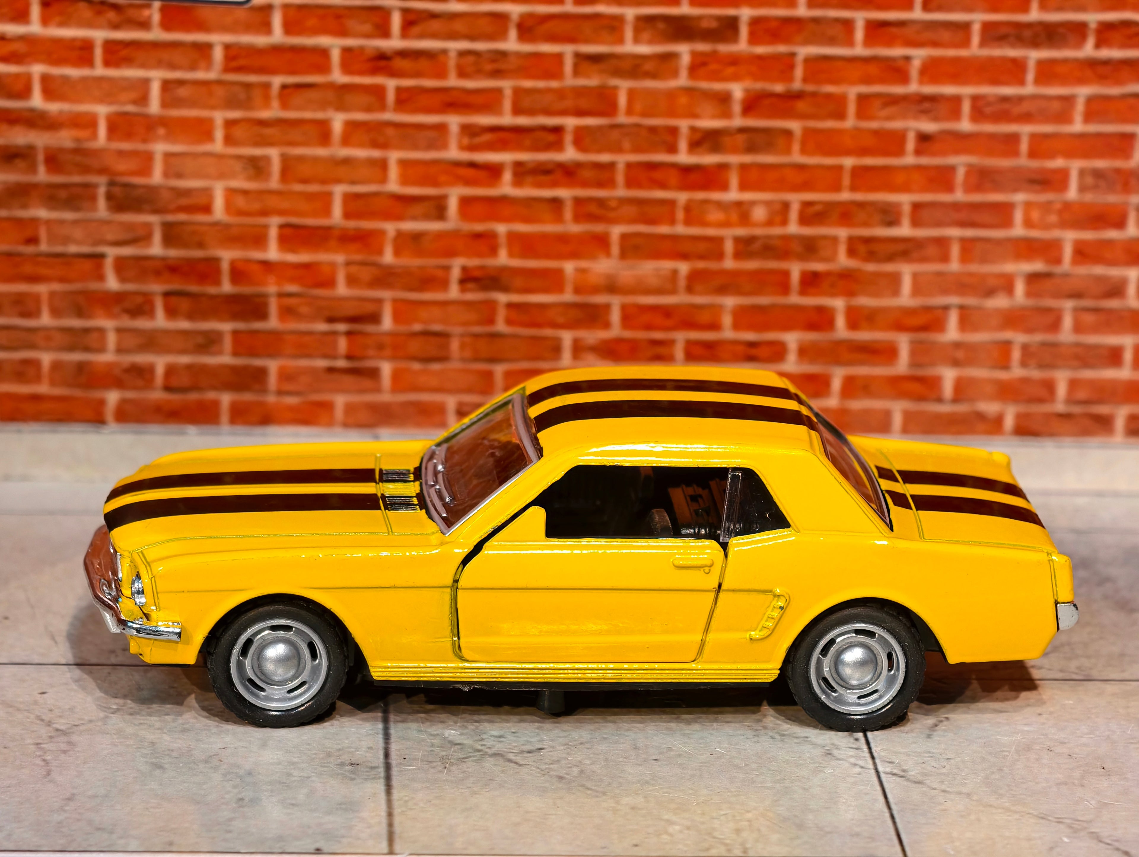 Classic Shelby GT350 Coupe 1965 Model 1:32 Scale