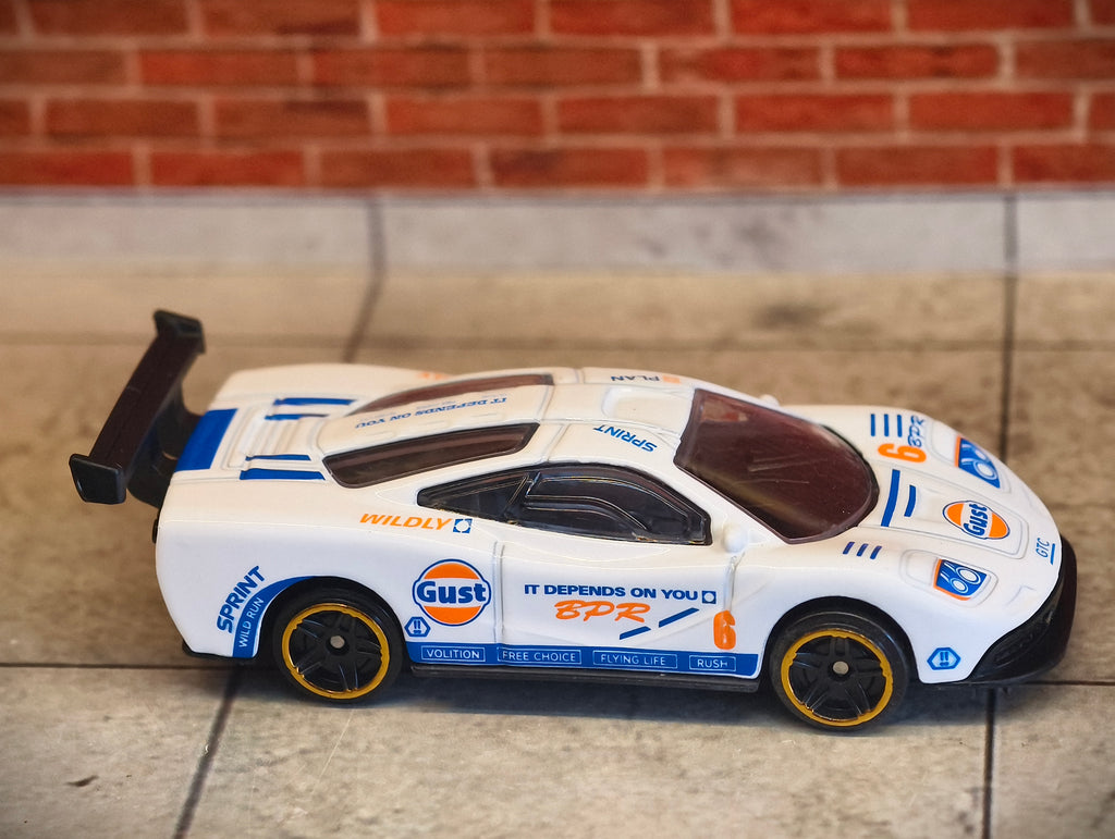 McLaren F1 GTR 1:64 Scale