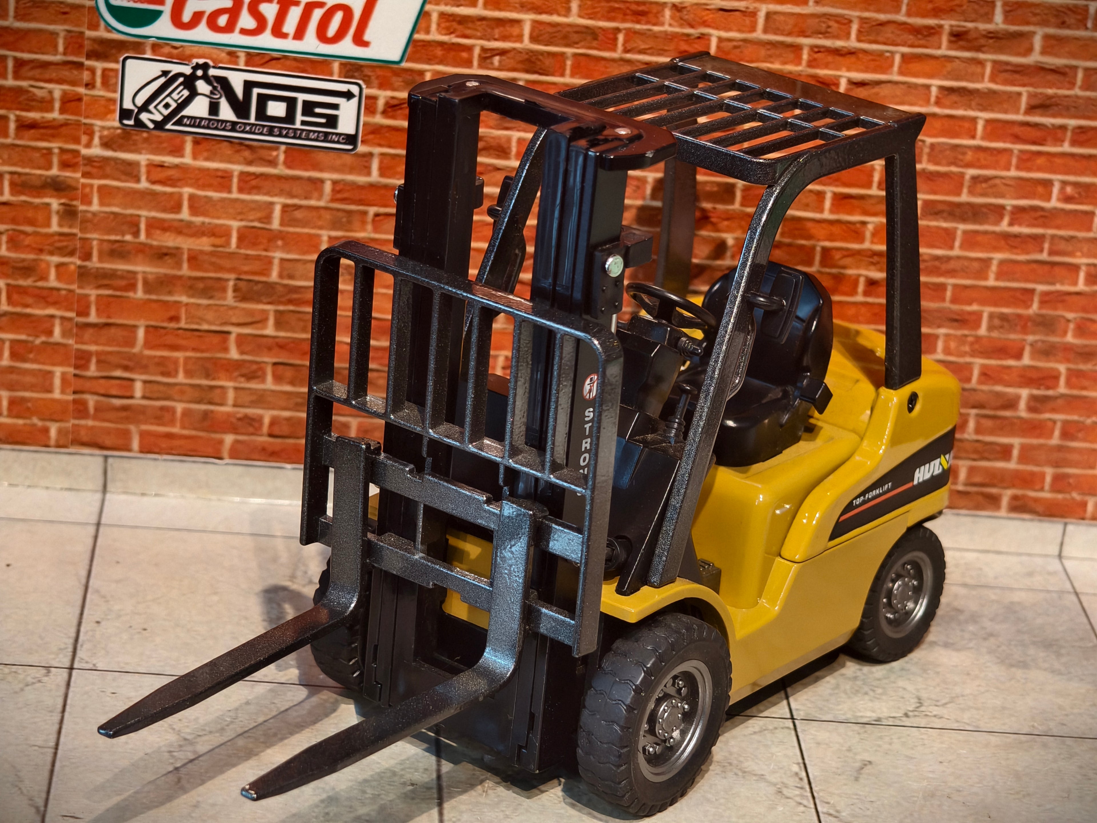 Huina 1717 Forklift 1:50 Scale Heavy Diecast Model