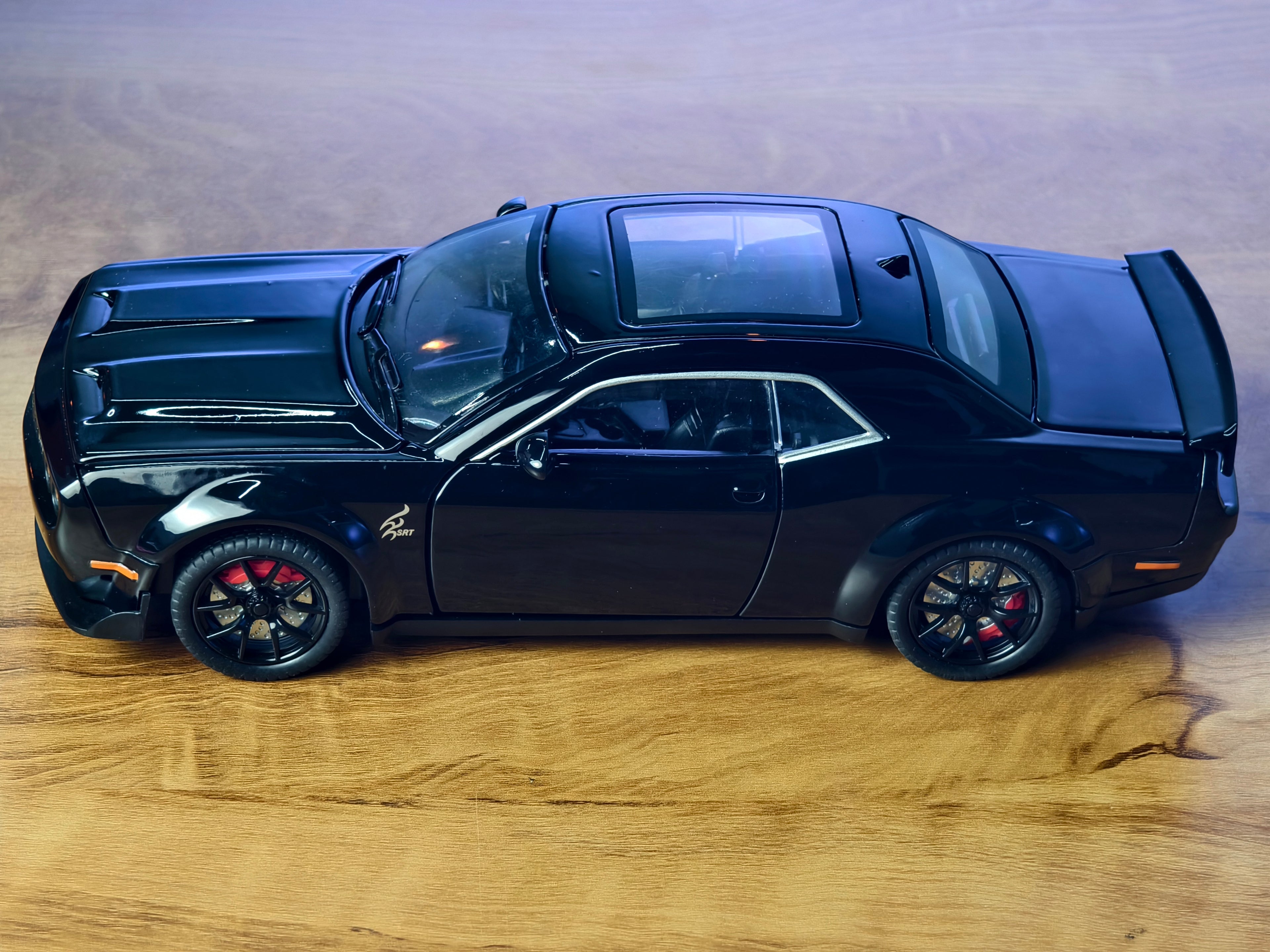Dodge Challenger SRT 1:24 Scale