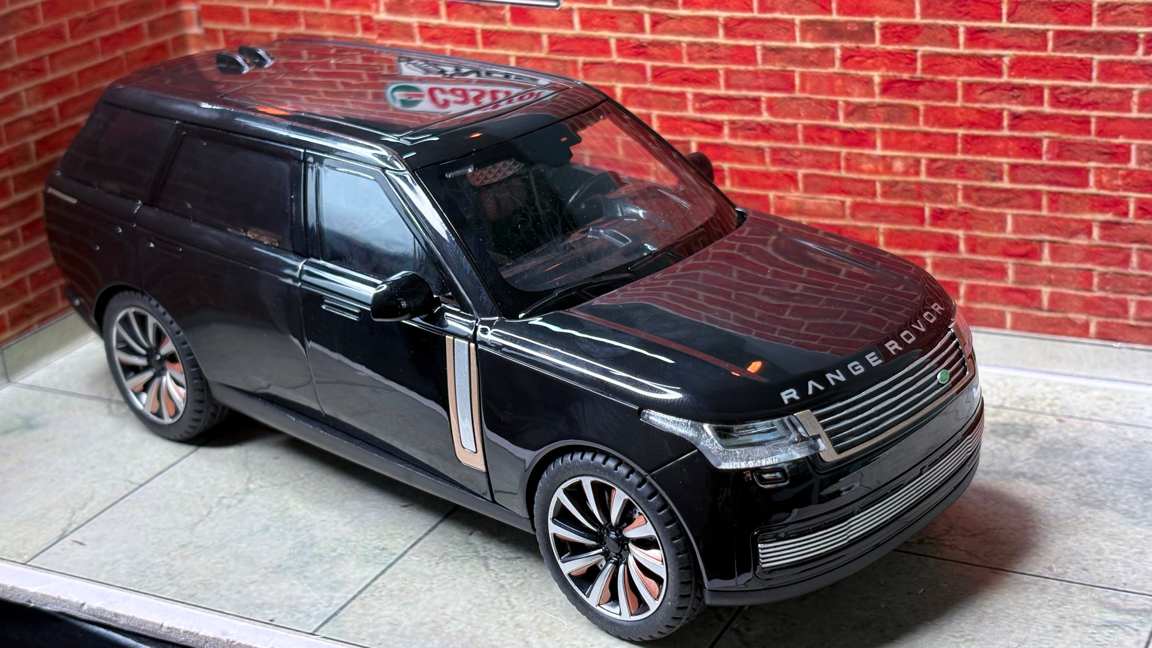Range Rover L460 1:24 ABS Premium Detailing