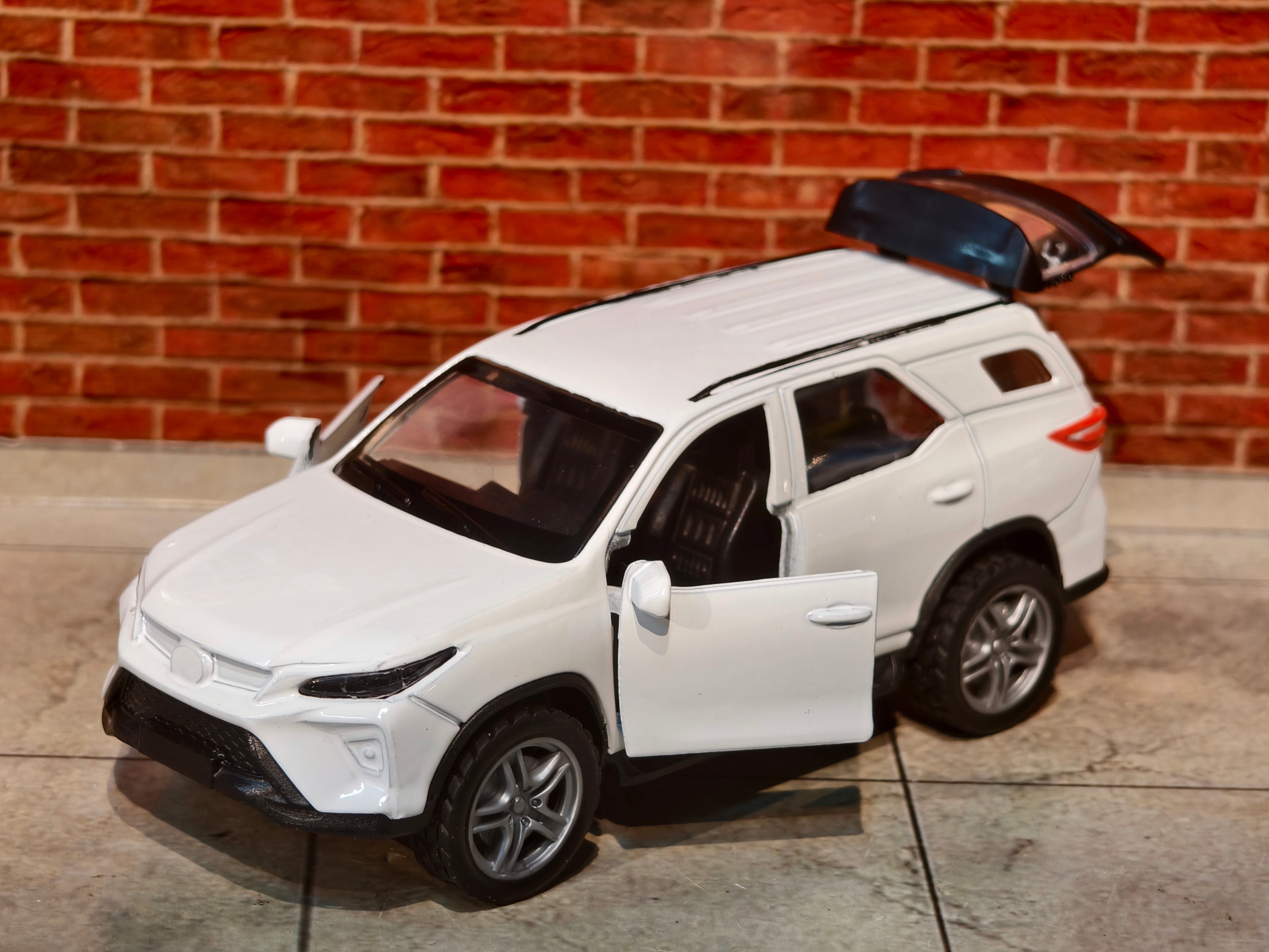 Fortuner 1:36 Scale 3 Door Openable with Light & Sound