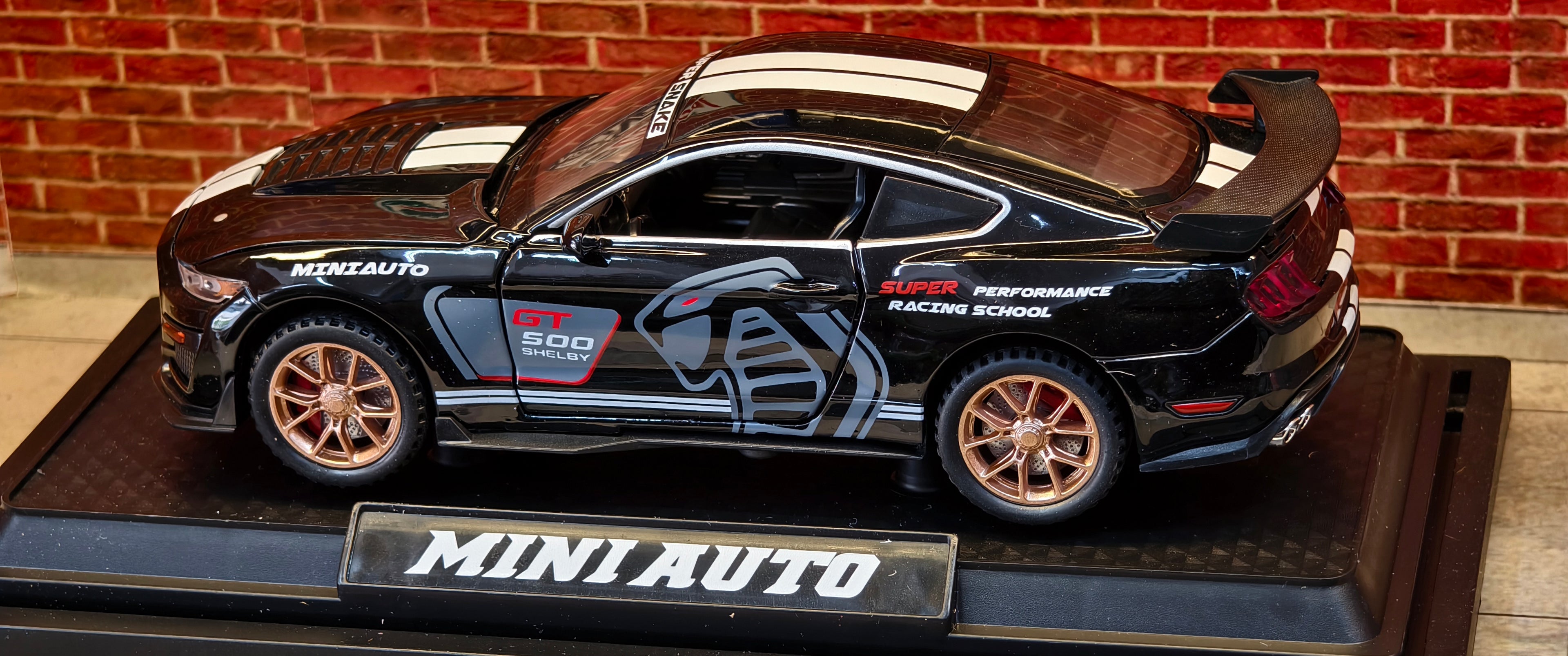 Shelby GT500 Super Snake Edition – 1:32 Scale Diecast Model with Light & Sound