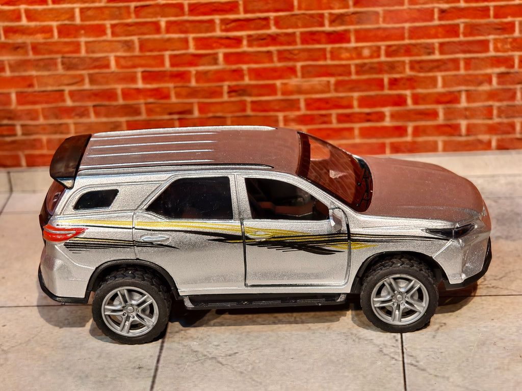Fortuner 1:36 Scale 3 Door Openable with Light & Sound