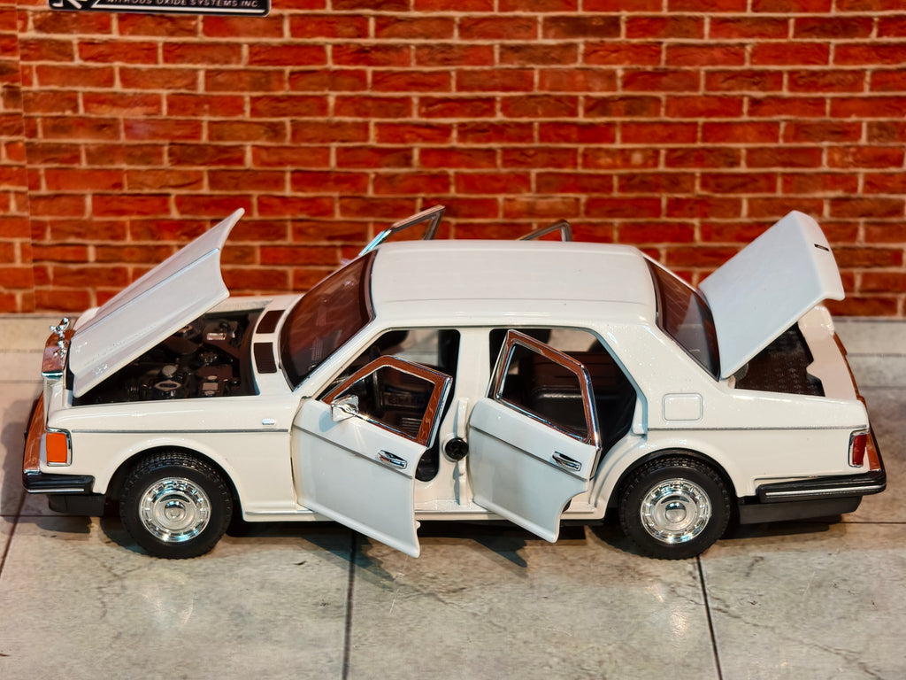 Classic Rolls Royce Silver Spur 1:32 Scale Premium Detailing