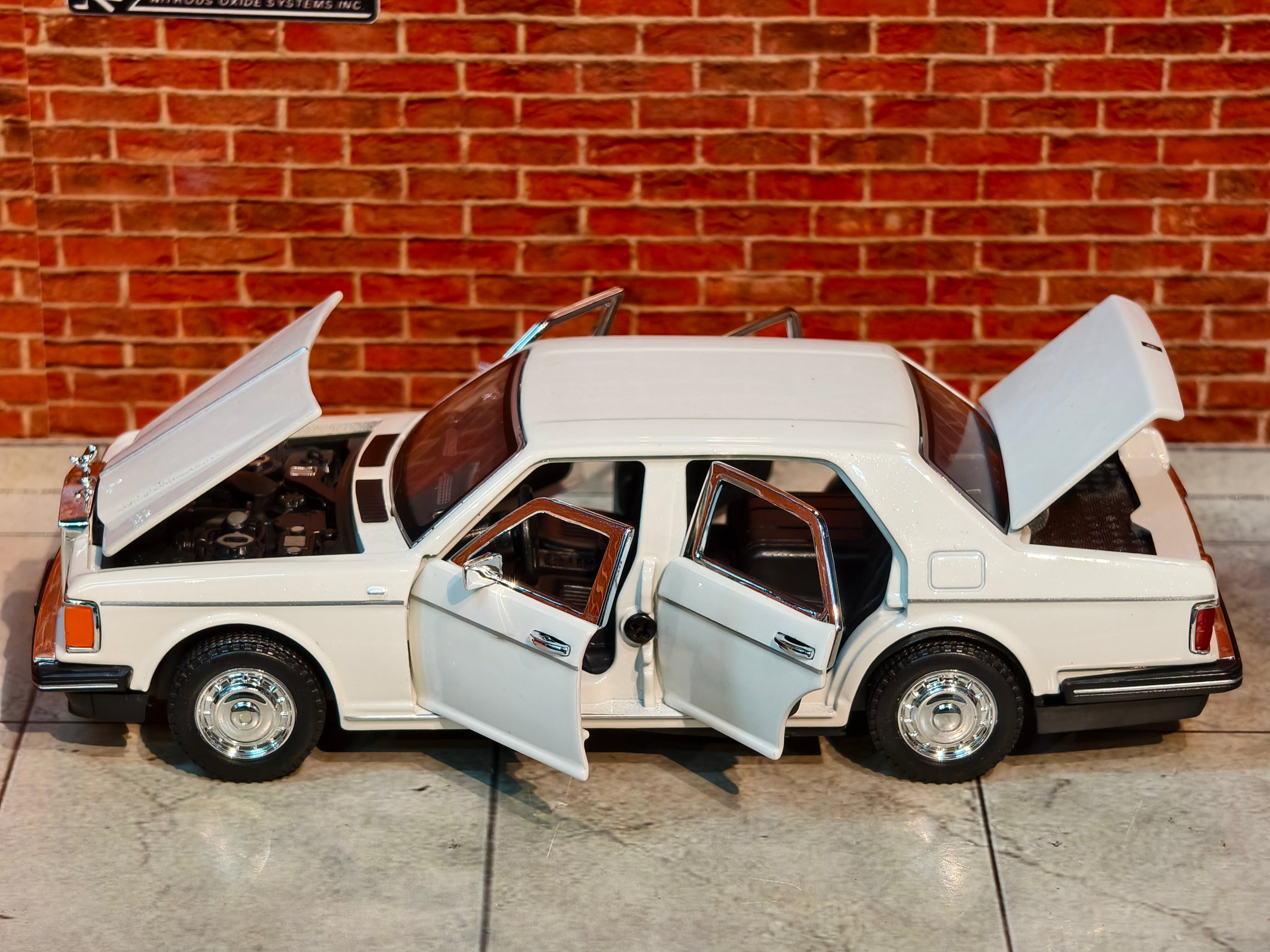 Classic Rolls Royce Silver Spur 1:32 Scale Premium Detailing