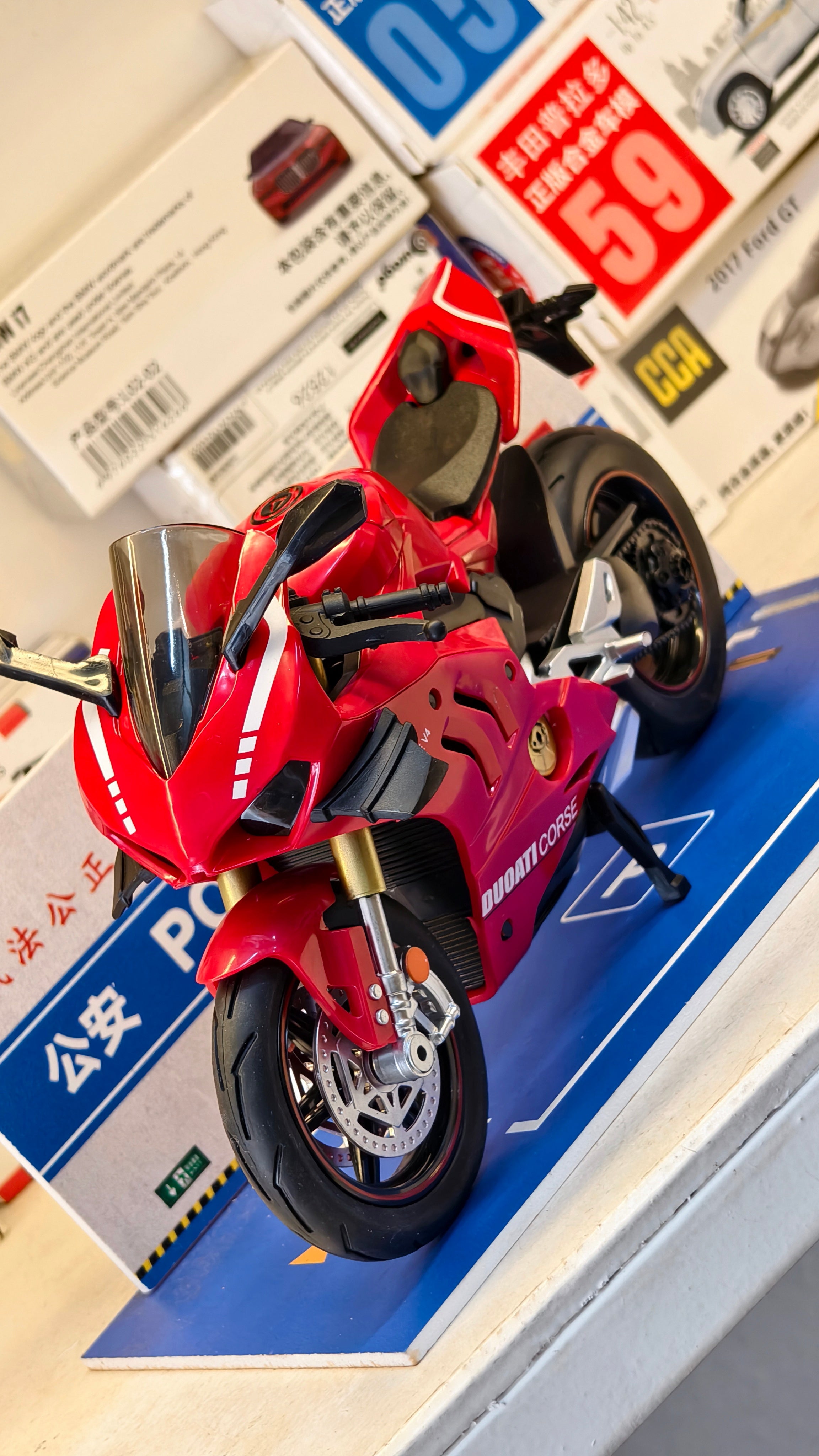 Ducati Panigale V4 S Corse 1:9 Scale