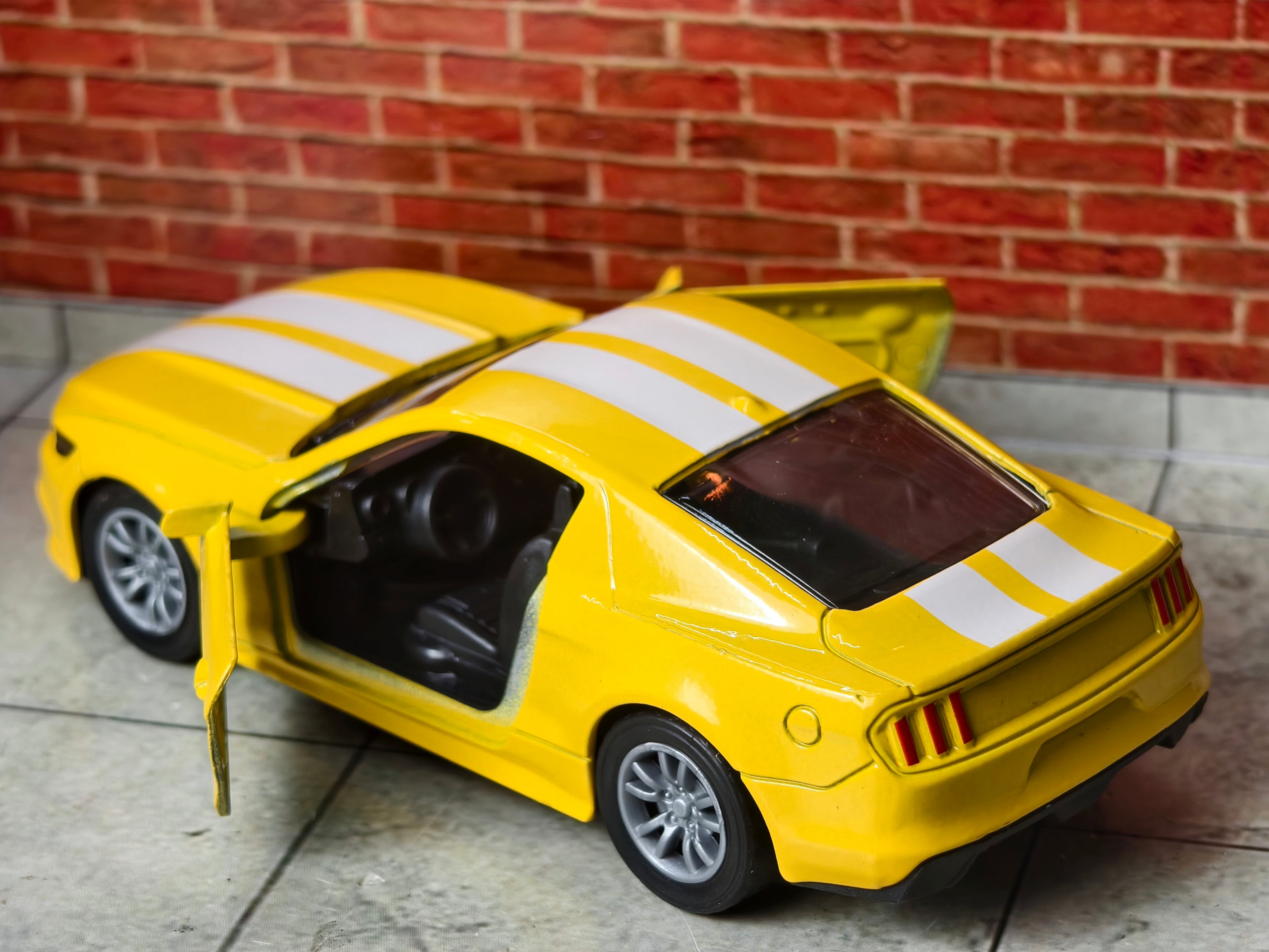 Ford Mustang S550 1:36 Scale