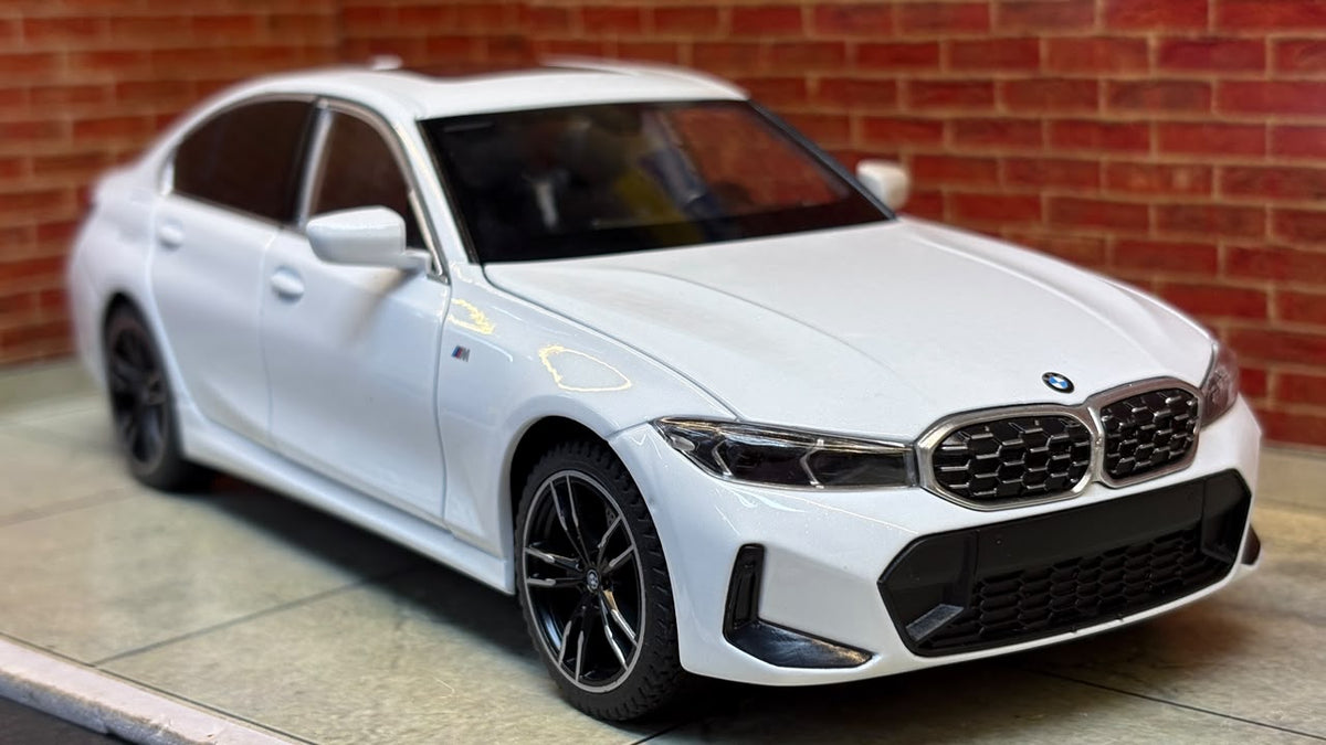 QY Official Licensed BMW 3 Series  LCI 1:24 Scale Premium Detailing