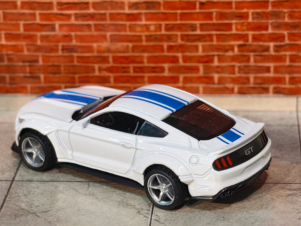 1:36 Scale Hood Openable Cars Premium detailing