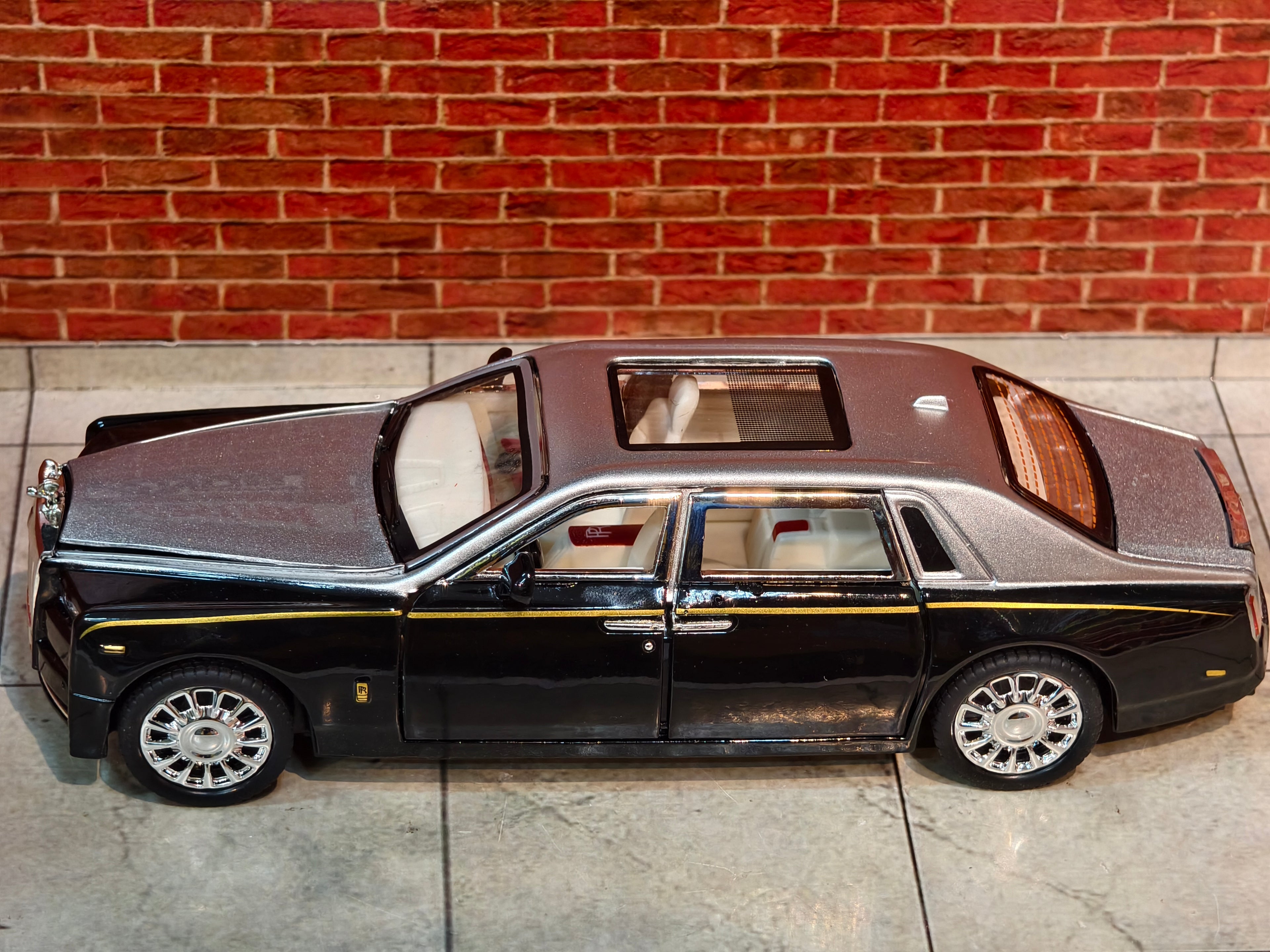 Rolls Royce Phantom VIII 1:32 Scale Premium Detailing