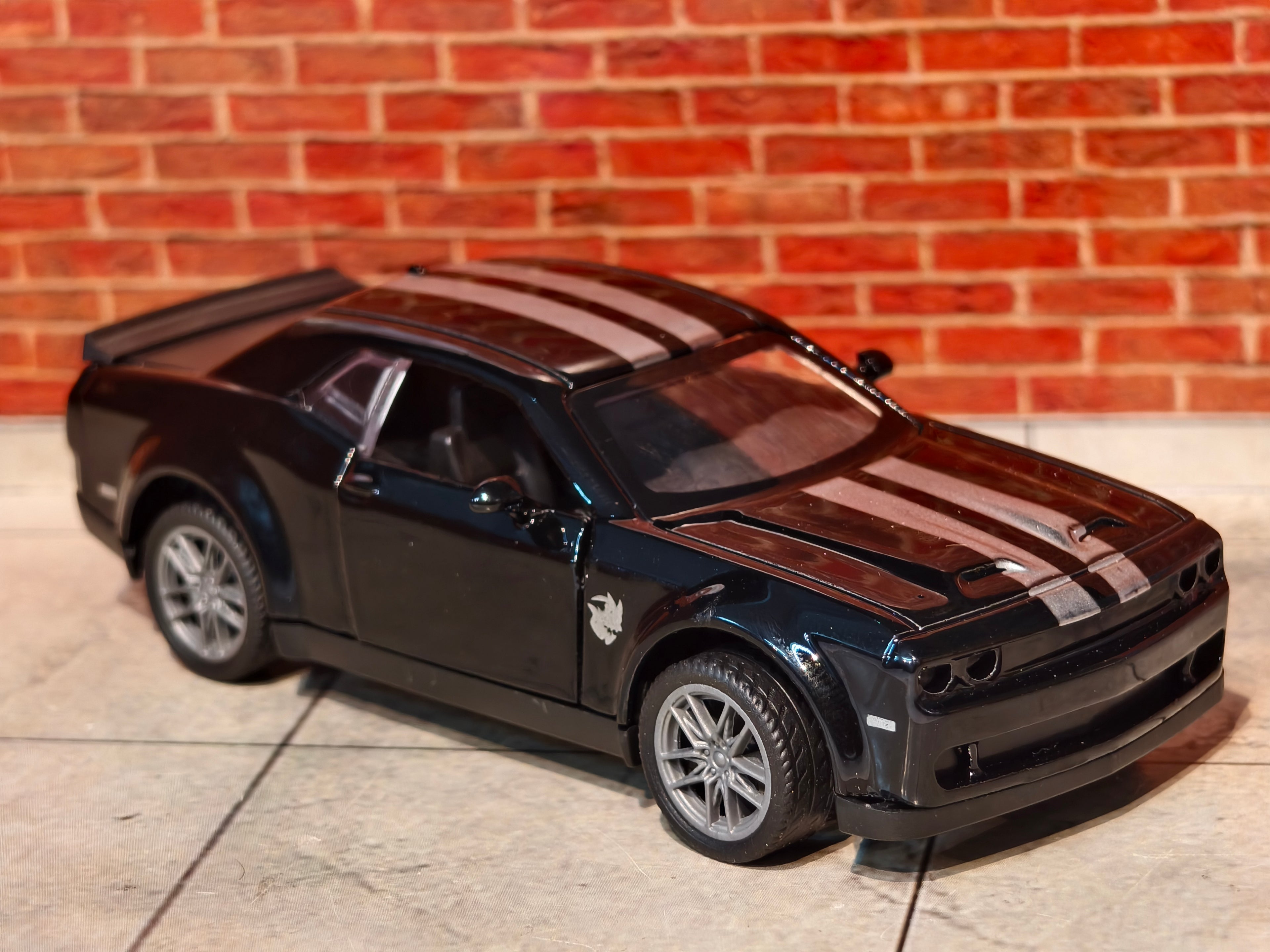 Dodge Challenger SRT 1:36 Scale