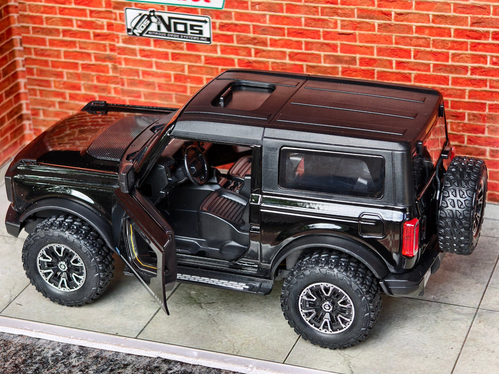 Ford Bronco 1:24 Scale Premium Detailing