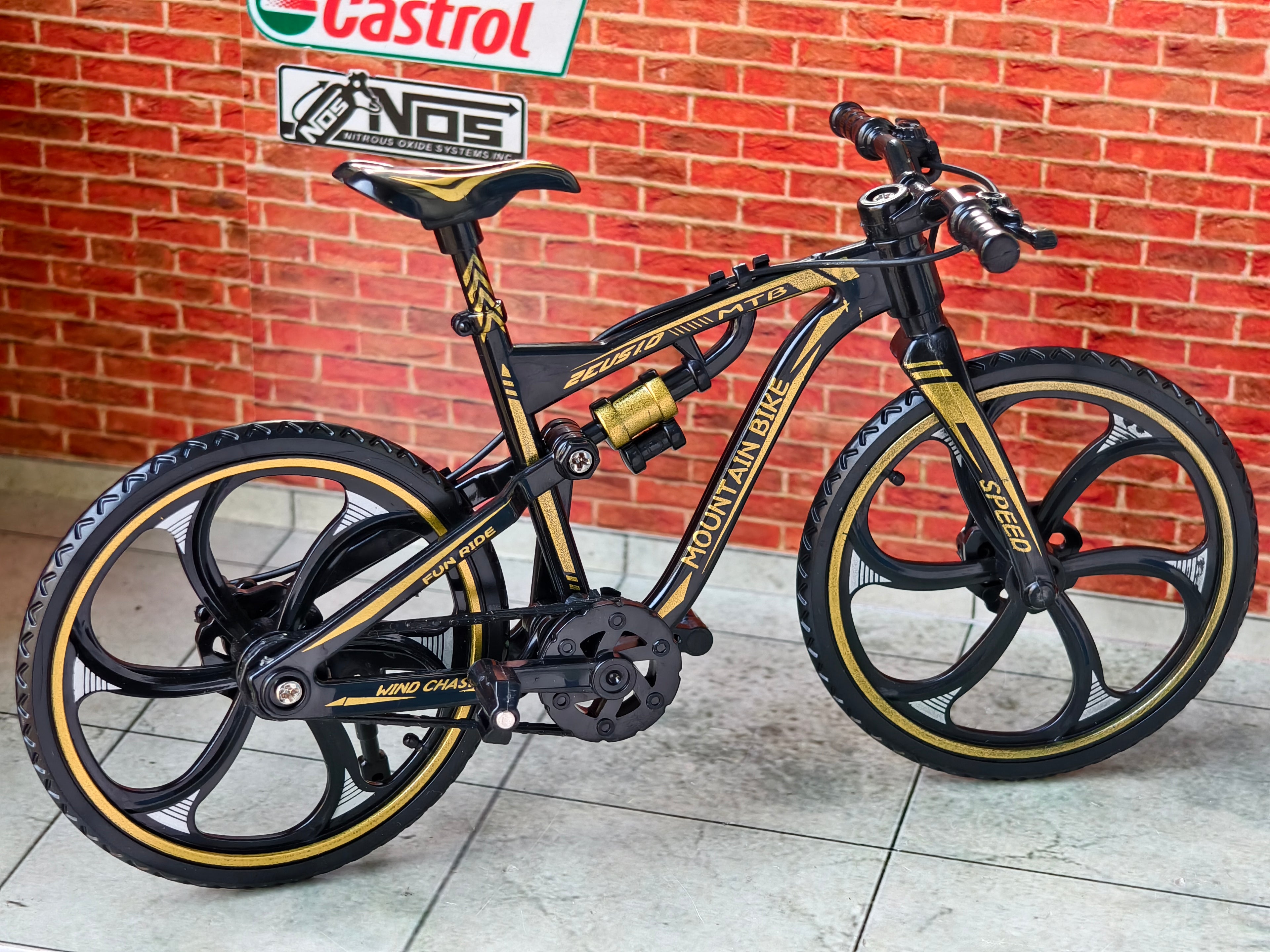 Mountain Bike 1:8 Scale