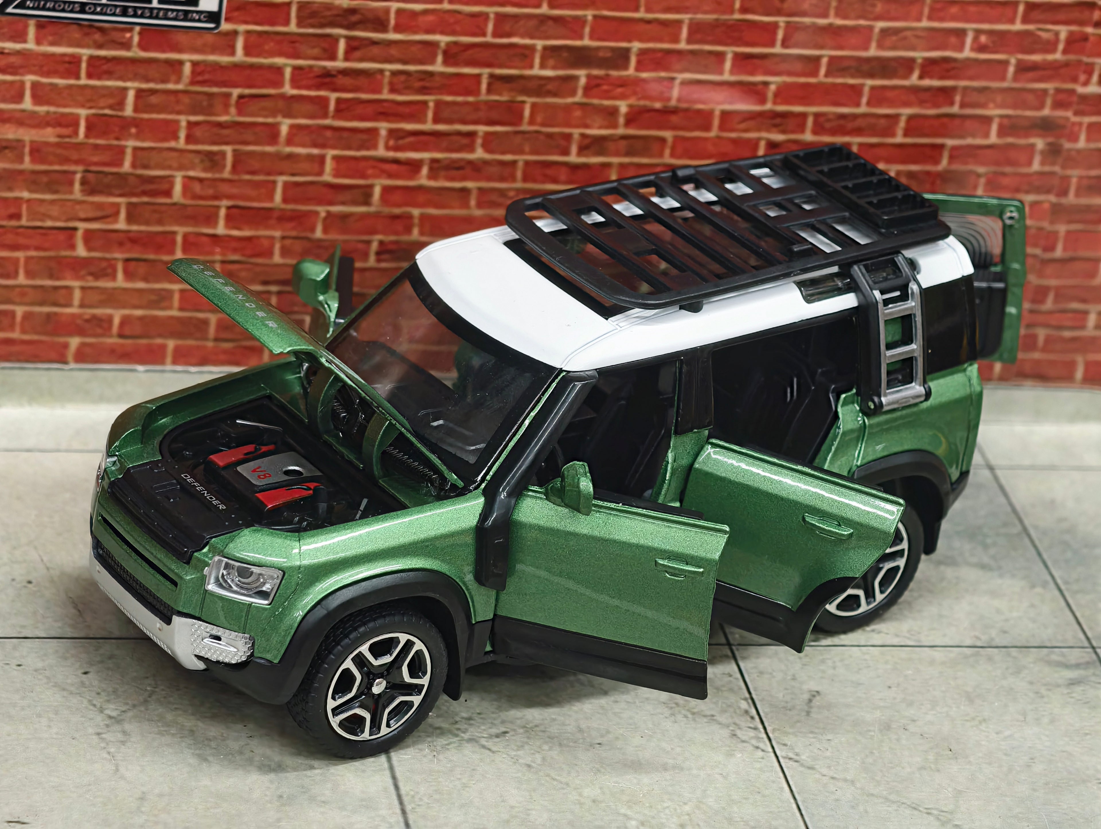 Land Rover Defender 110 (L663) 1:32 Scale