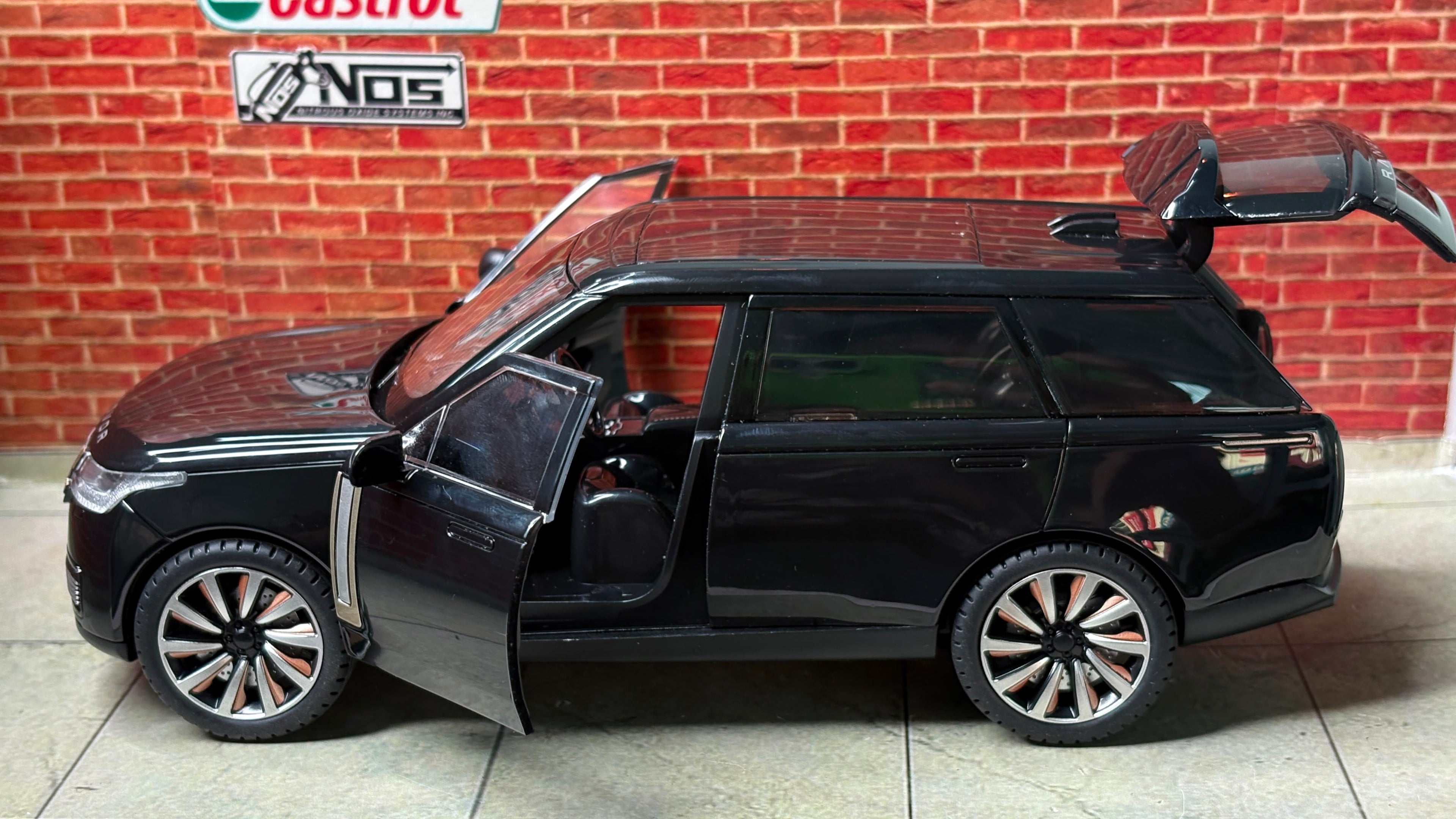 Range Rover L460 1:24 ABS Premium Detailing