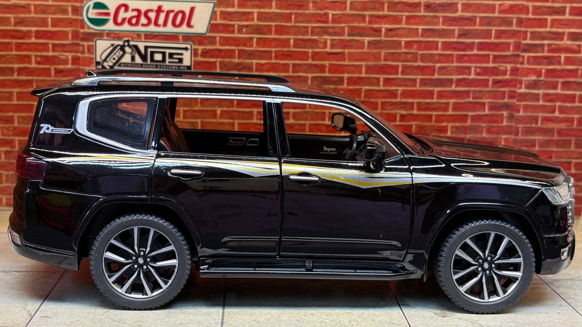 QY Official Licensed Toyota Land Cruiser LC300 1:24 Premium Detailing