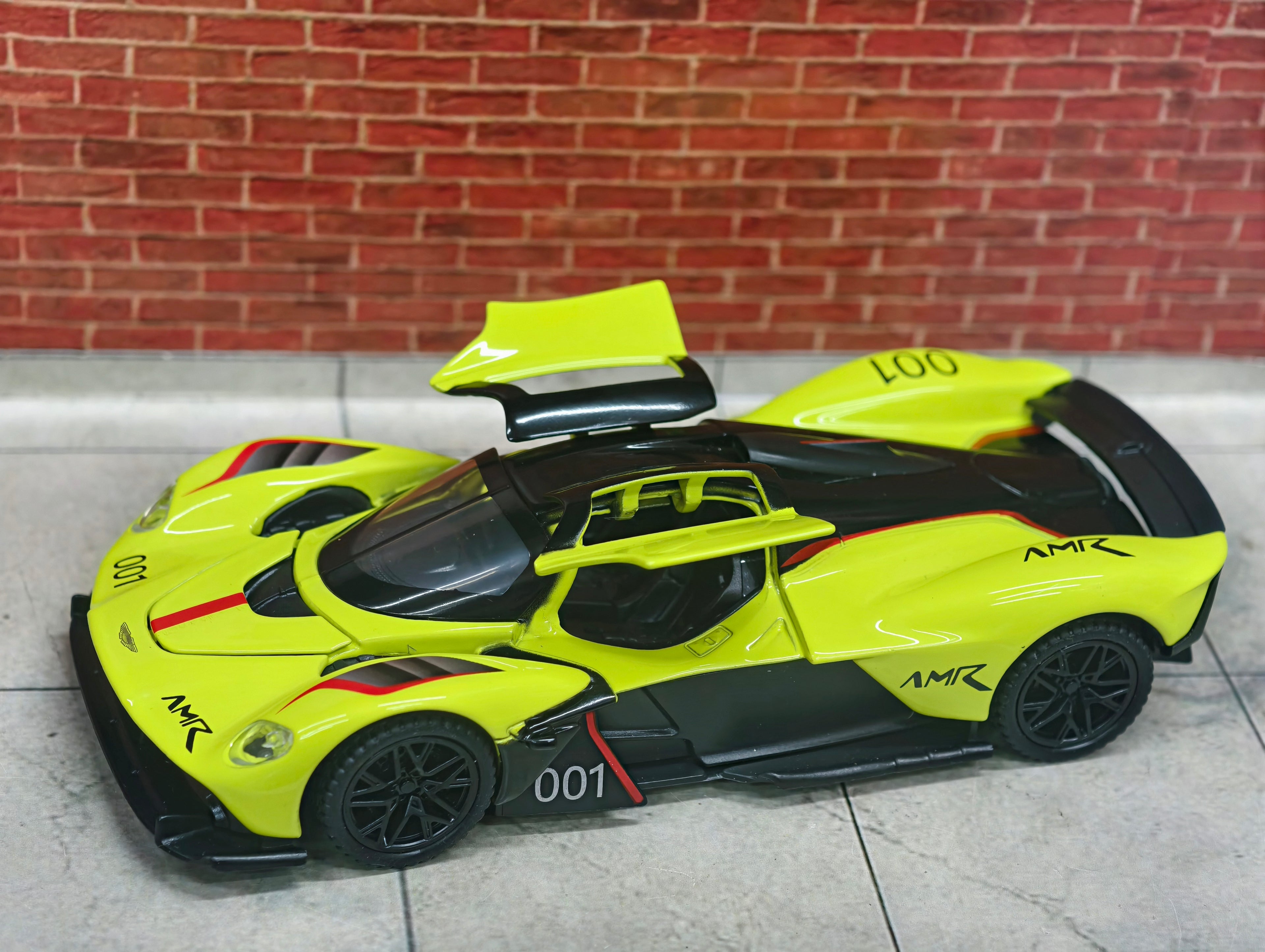 Aston Martin Valkyrie AMR Pro 1:32 Scale