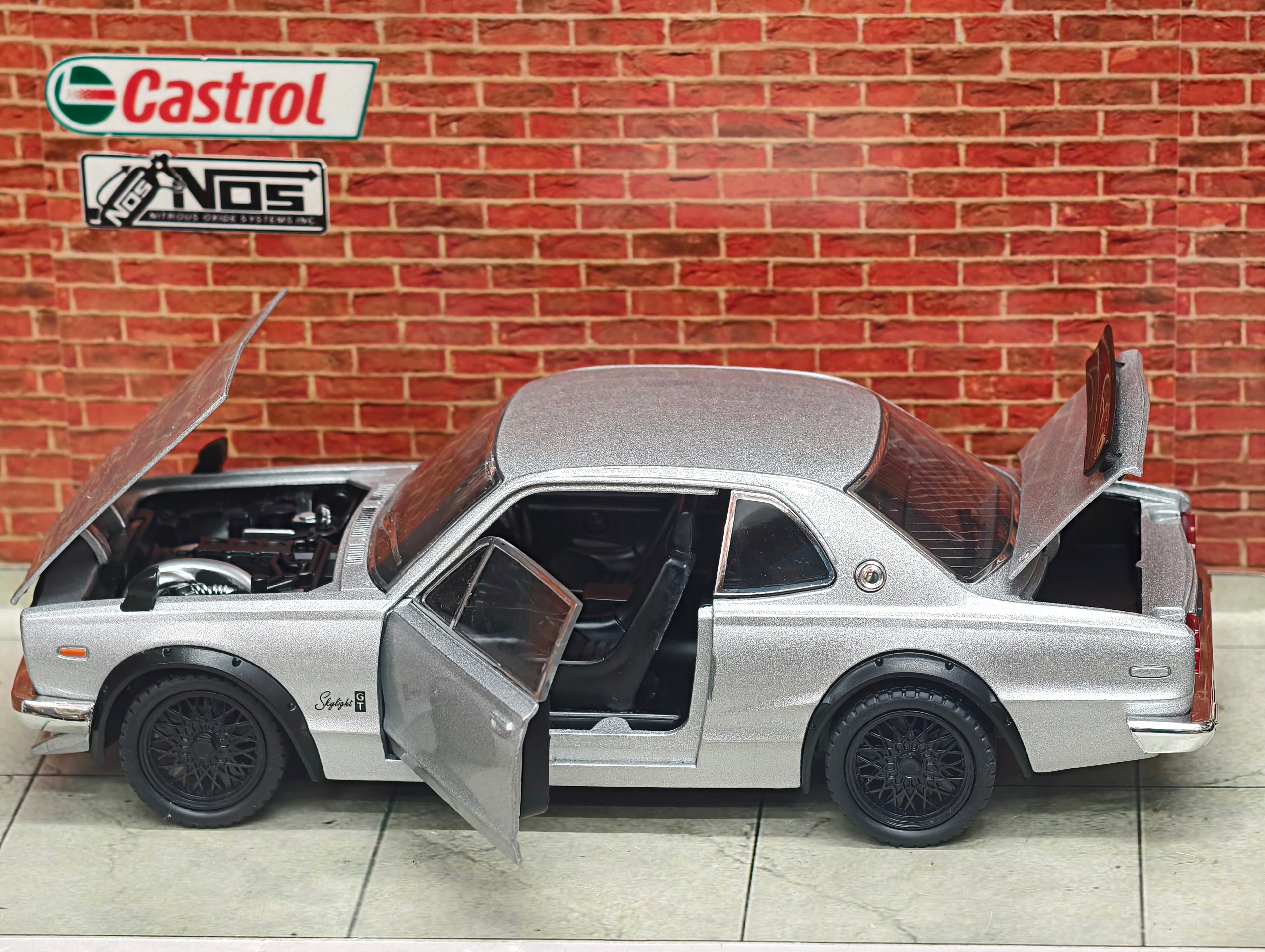 Nissan Skyline GT-R 1969 Model 1:22 Scale Premium Detailing