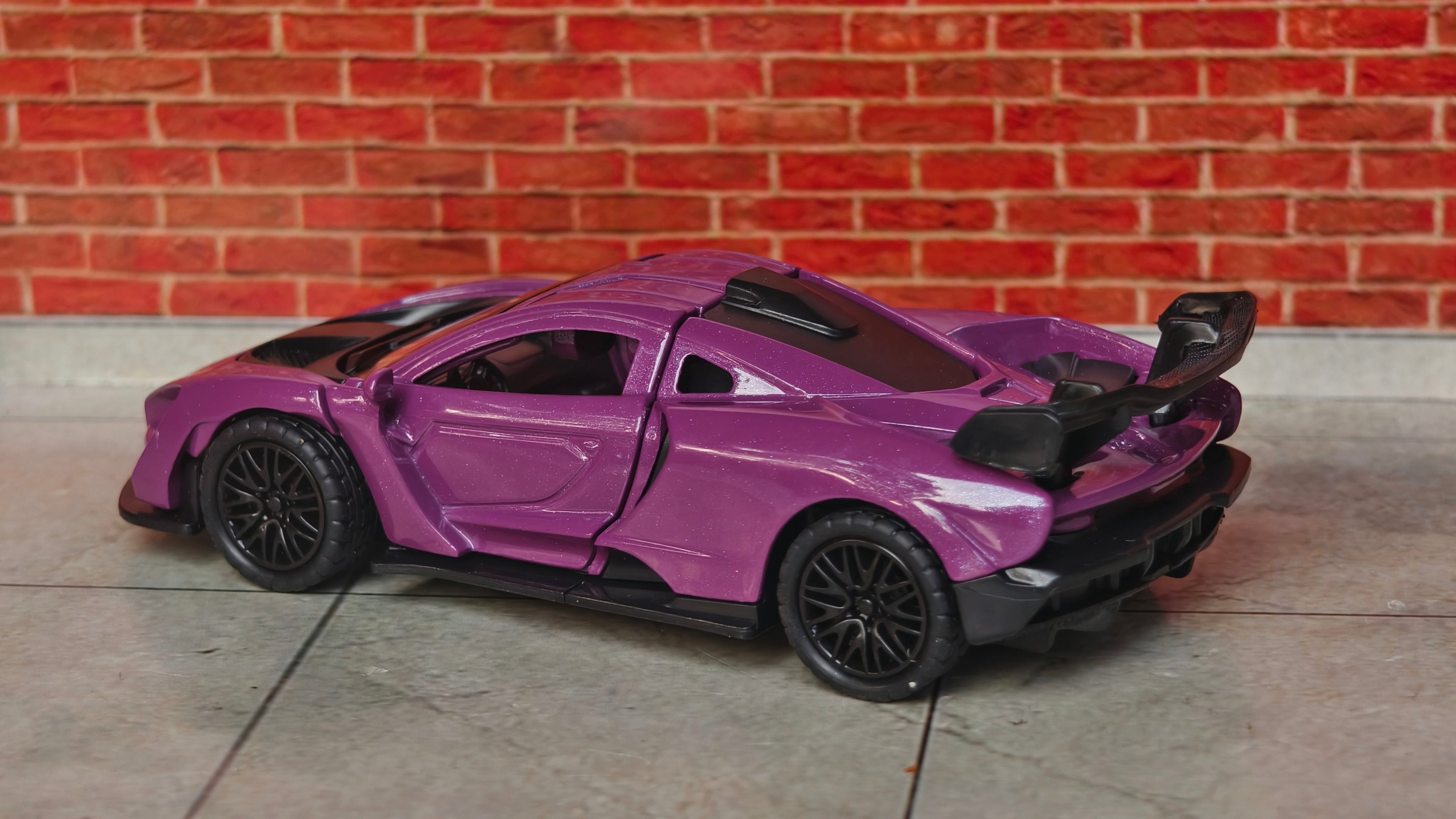 McLaren Senna 1:36 Scale