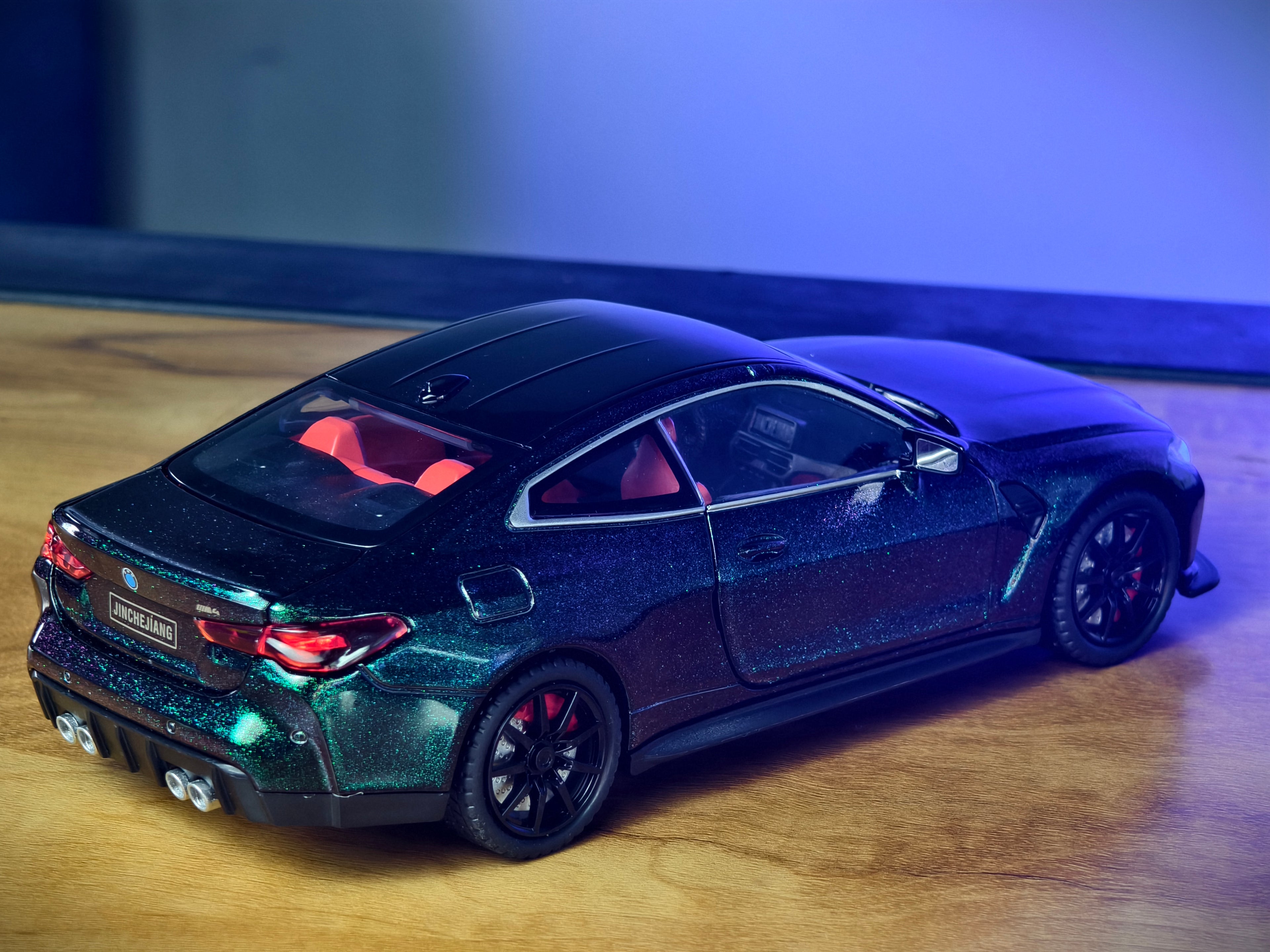 BMW M4 1:24 Scale Dual Tone Premium Detailing