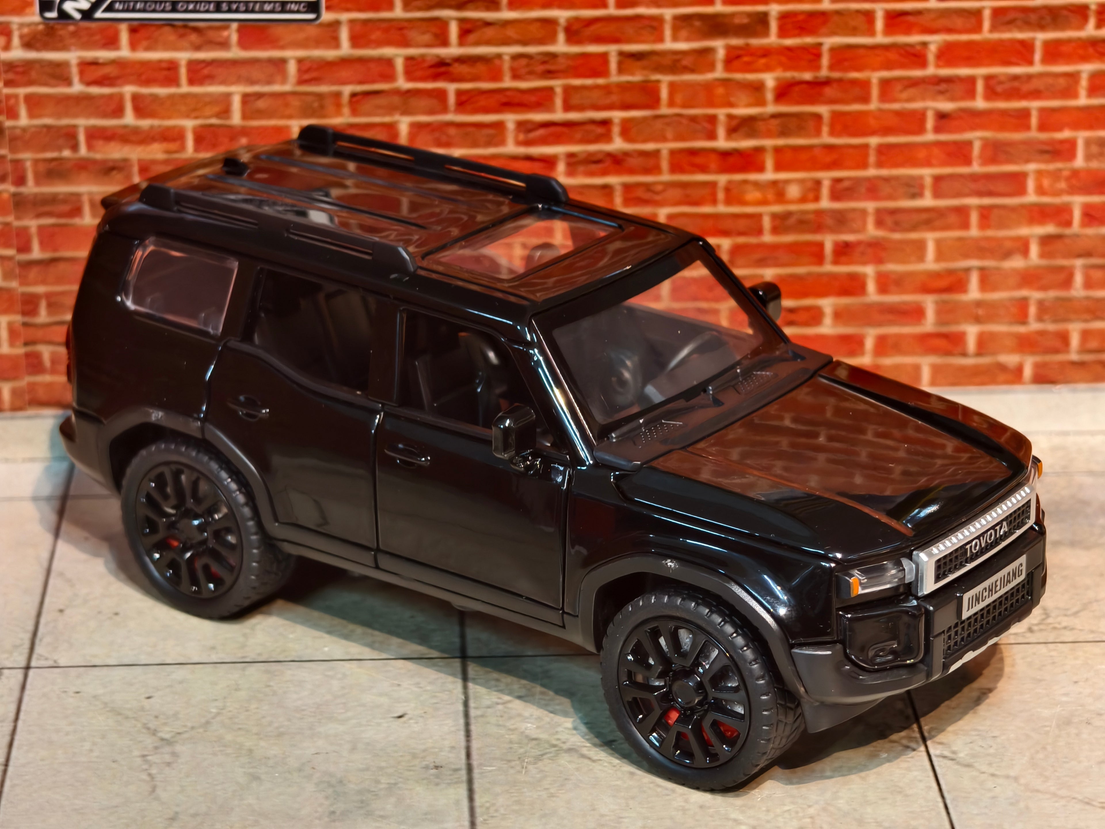 Toyota Land Cruiser Prado 1:32 Scale Premium Detailing