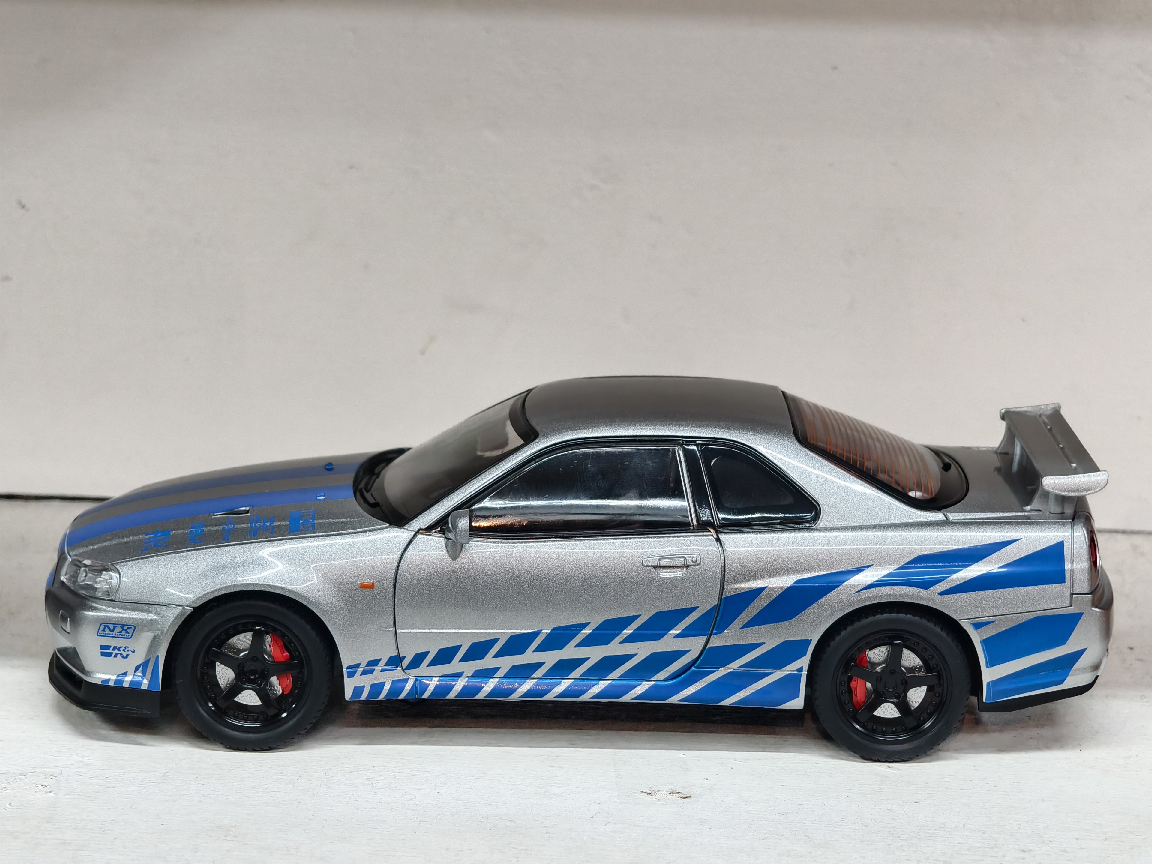 Nissan Skyline GT-R (R34) 1:24 Diecast Model – Light, Sound & Adjustable Mirrors