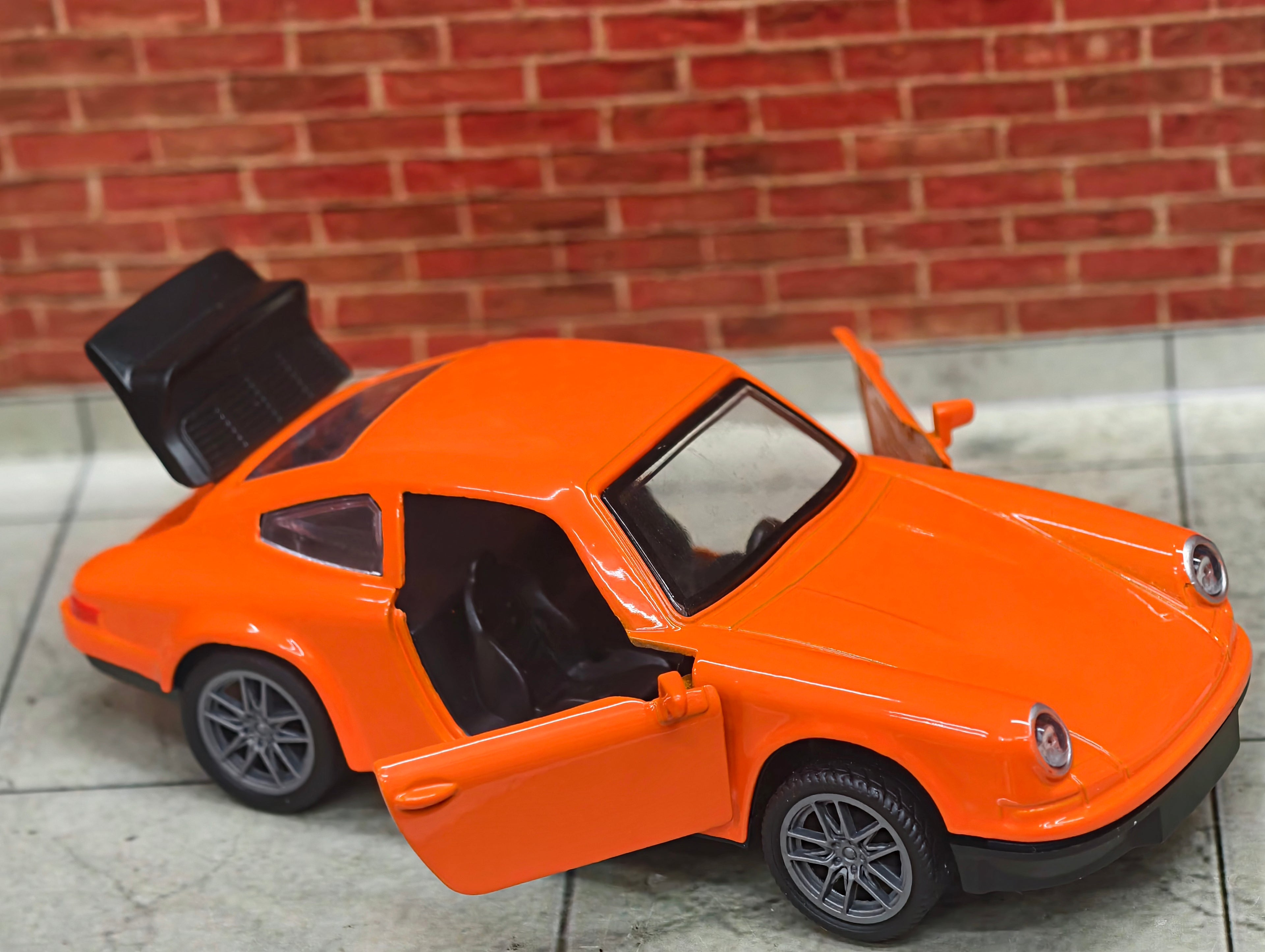 Classic Porsche 911 Turbo 1:36 Scale