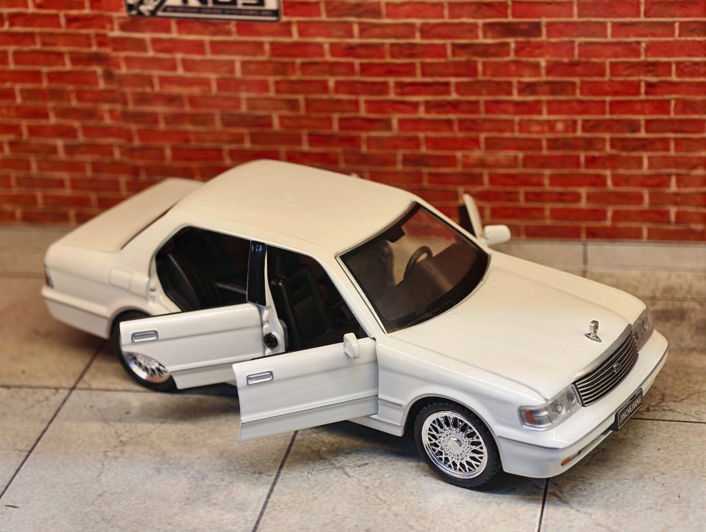 Toyota Crown VIP Edition (1:32 Scale)