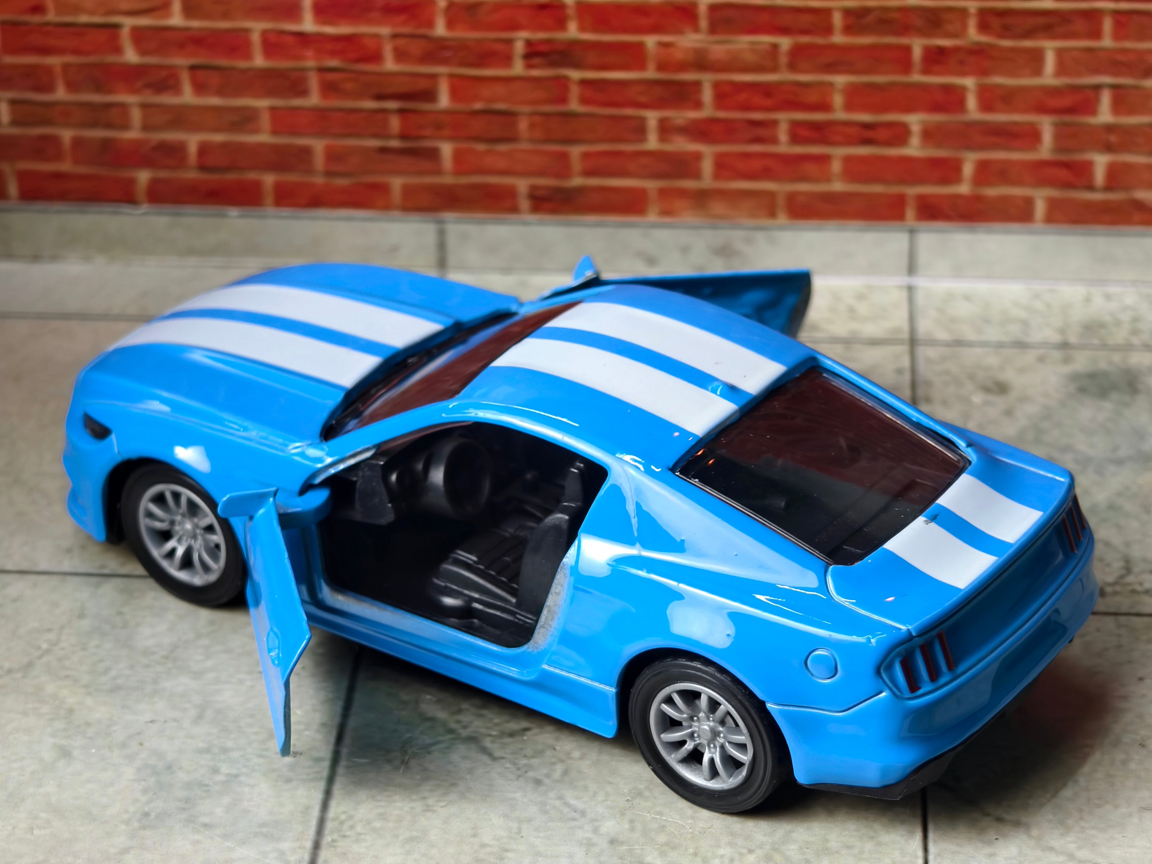 Ford Mustang S550 1:36 Scale