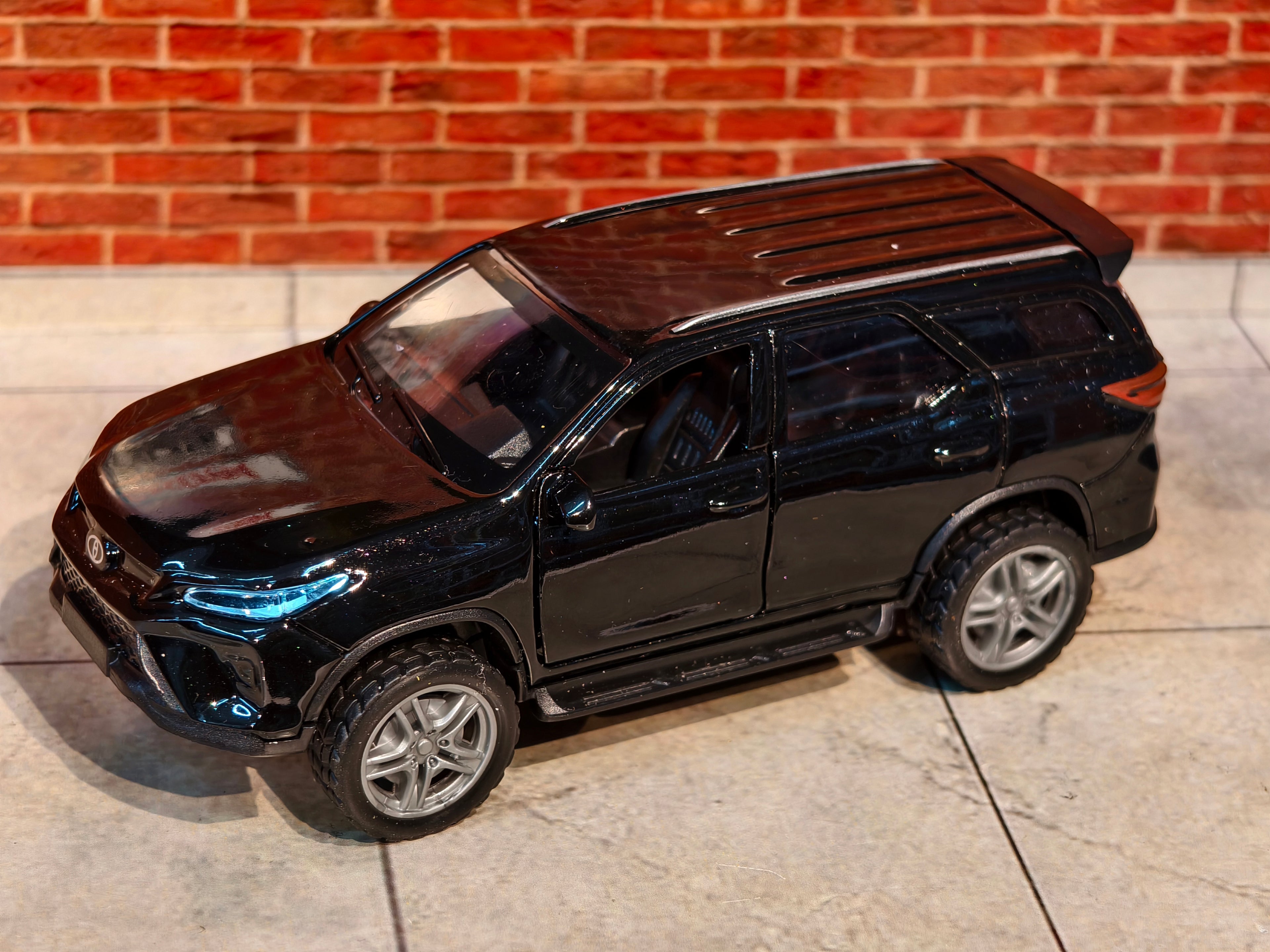 Fortuner 1:36 Scale 3 Door Openable with Light & Sound