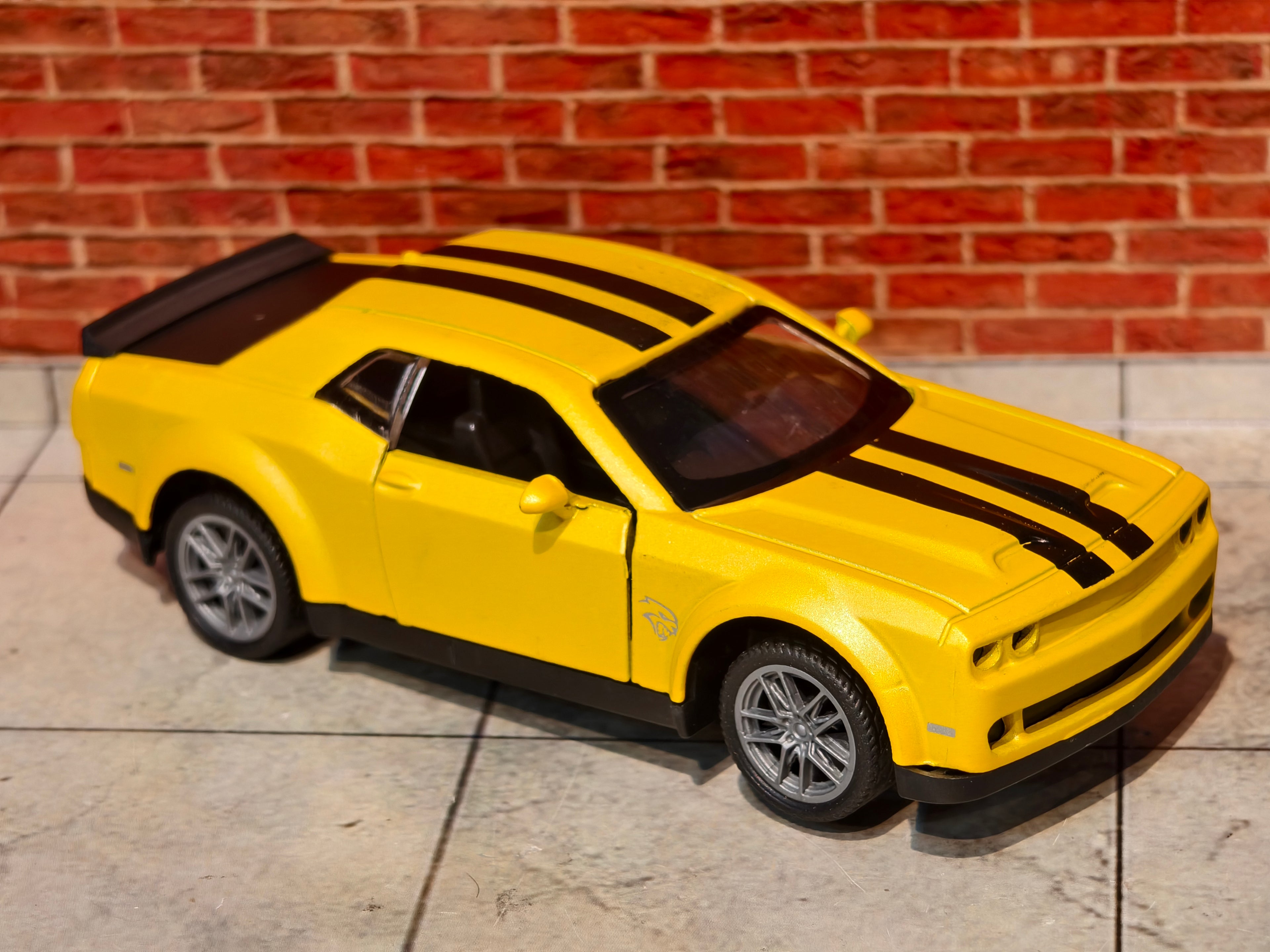 Dodge Challenger SRT 1:36 Scale