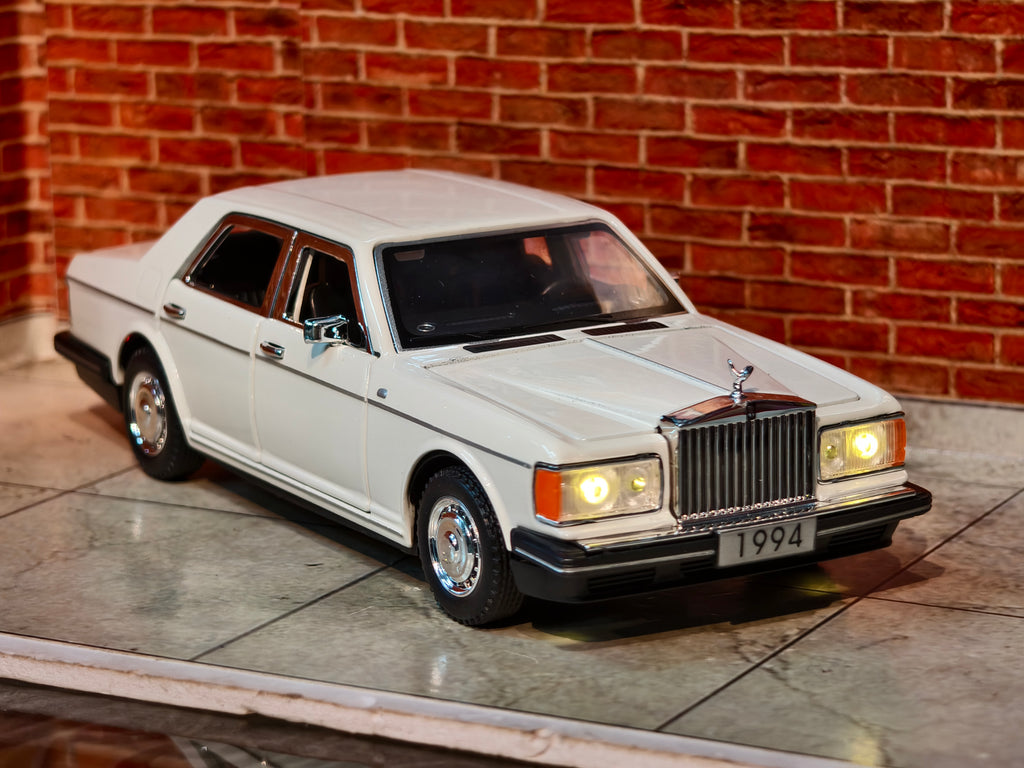 Classic Rolls Royce Silver Spur 1:32 Scale Premium Detailing