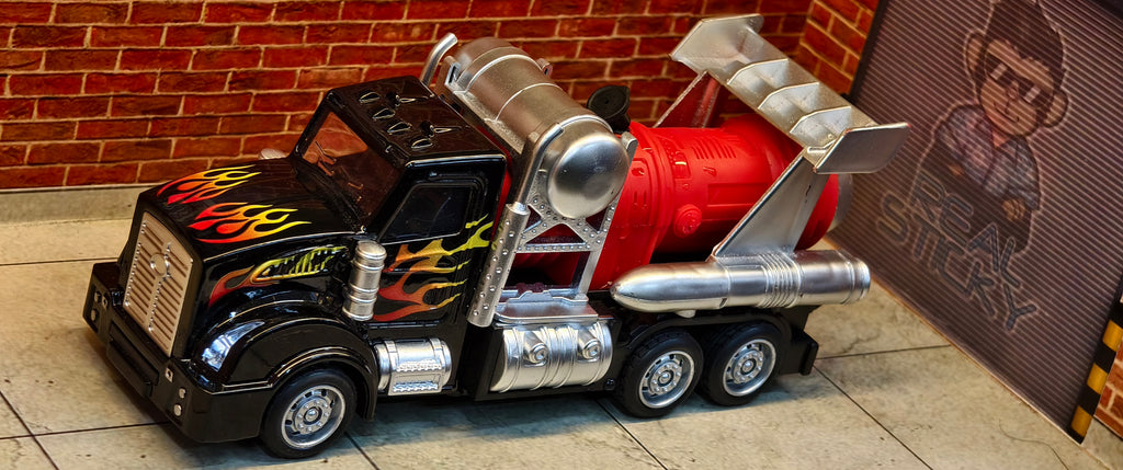 American Truck with Smoke 1:28 Scale