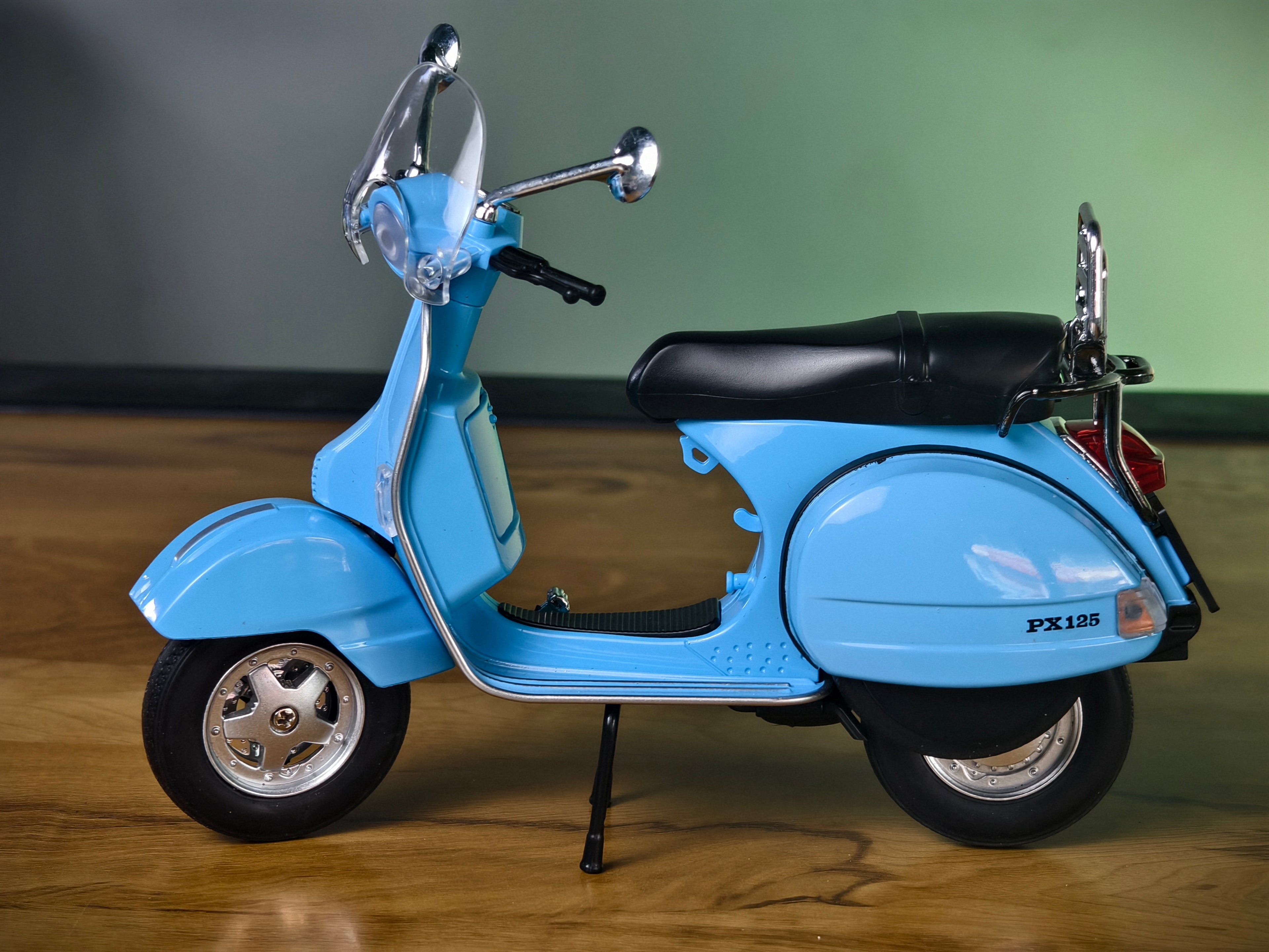 Vespa PX 150 1:10 Scale Premium Detailed Model with Openable Parts