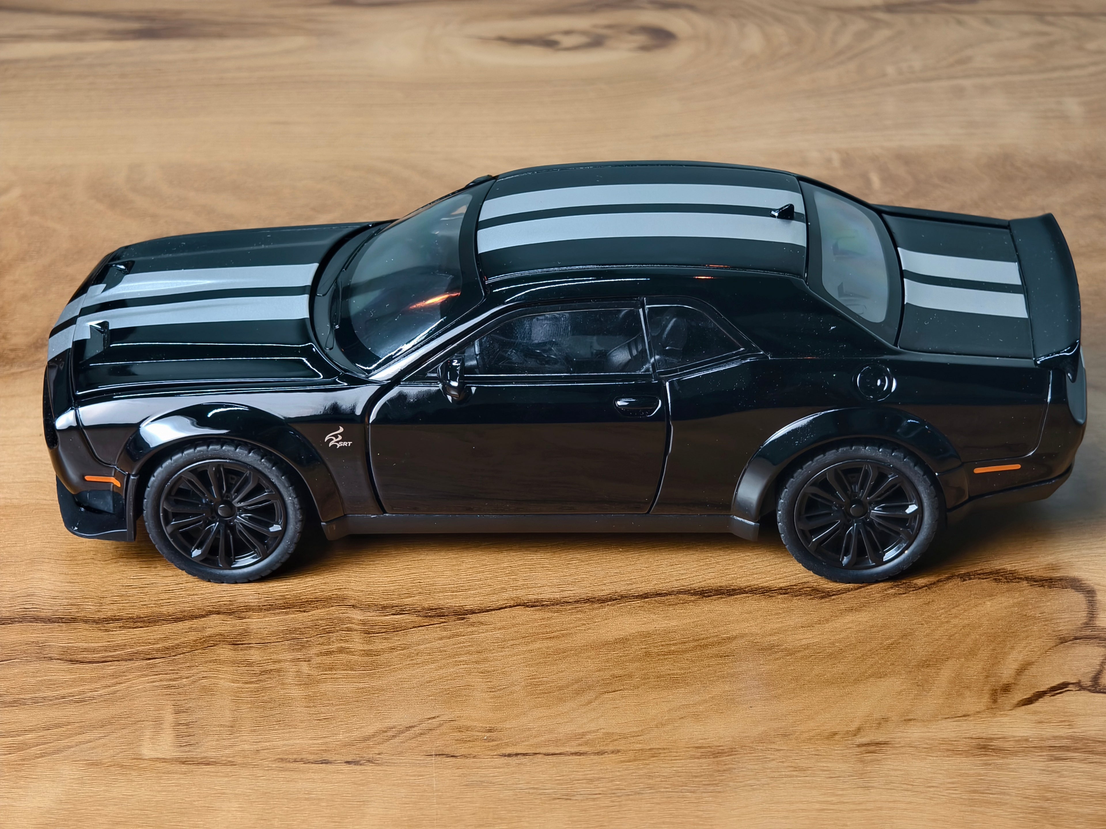 Dodge Challenger SRT 1:24 Scale
