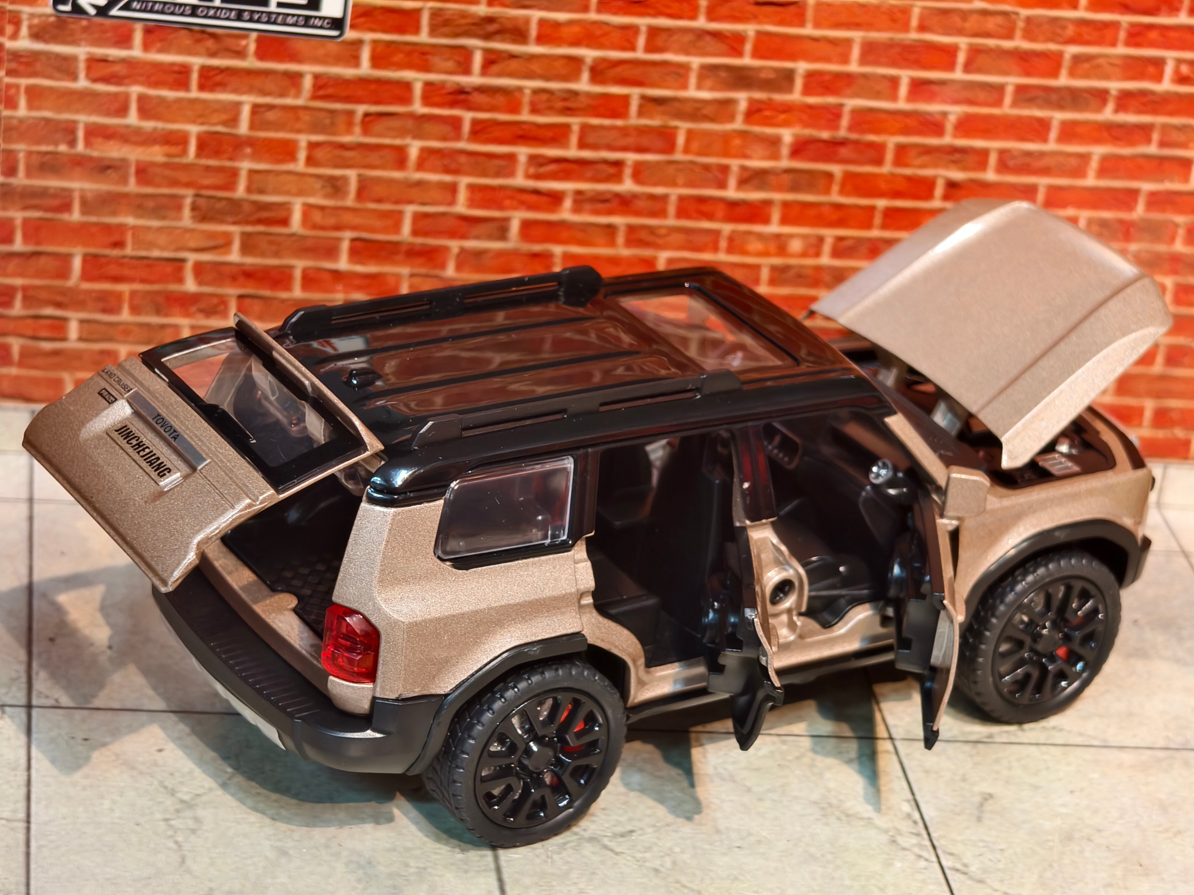 Toyota Land Cruiser Prado 1:32 Scale Premium Detailing