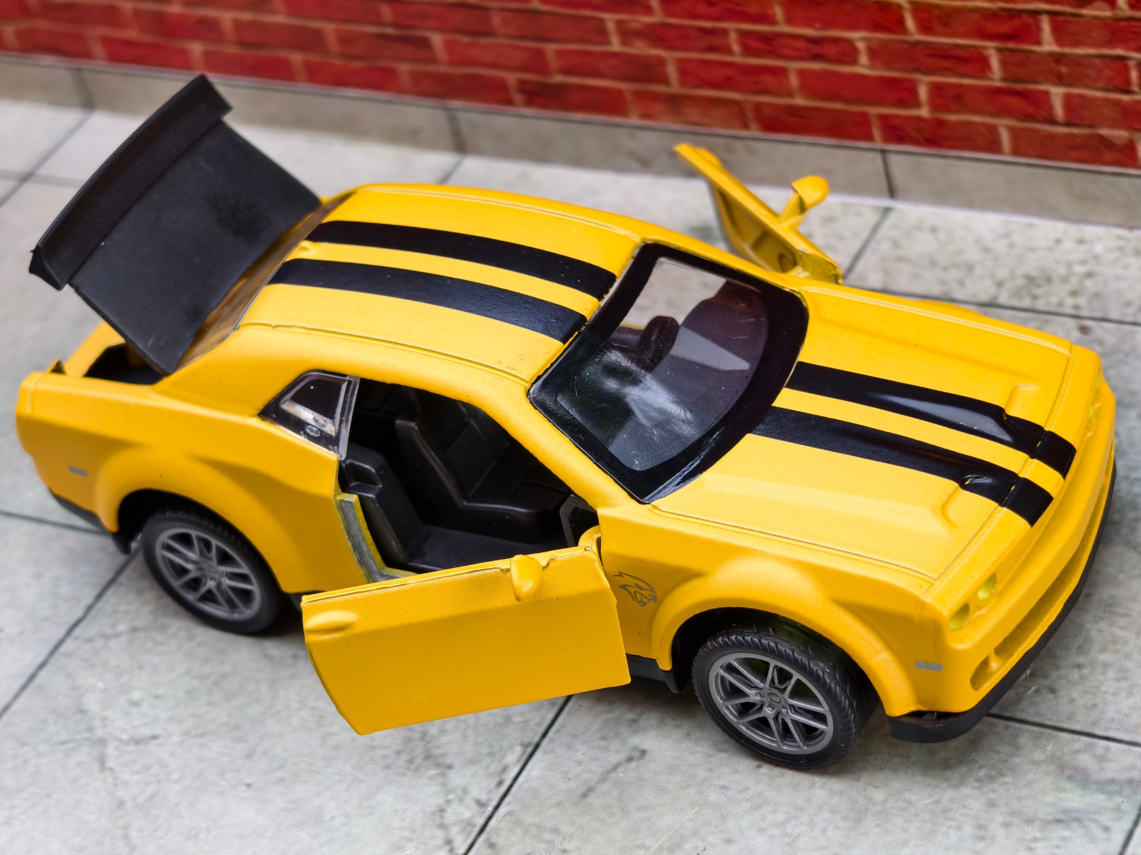 Dodge Challenger SRT 1:36 Scale