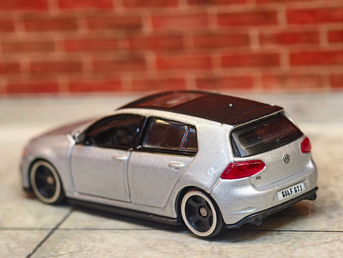 Bburago Official Licensed Volkswagen GTI 2017 1:64 Scale