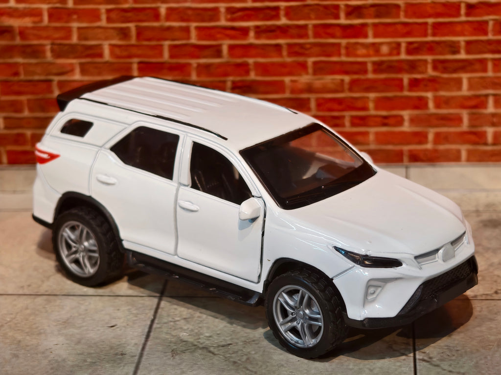 Fortuner 1:36 Scale 3 Door Openable with Light & Sound