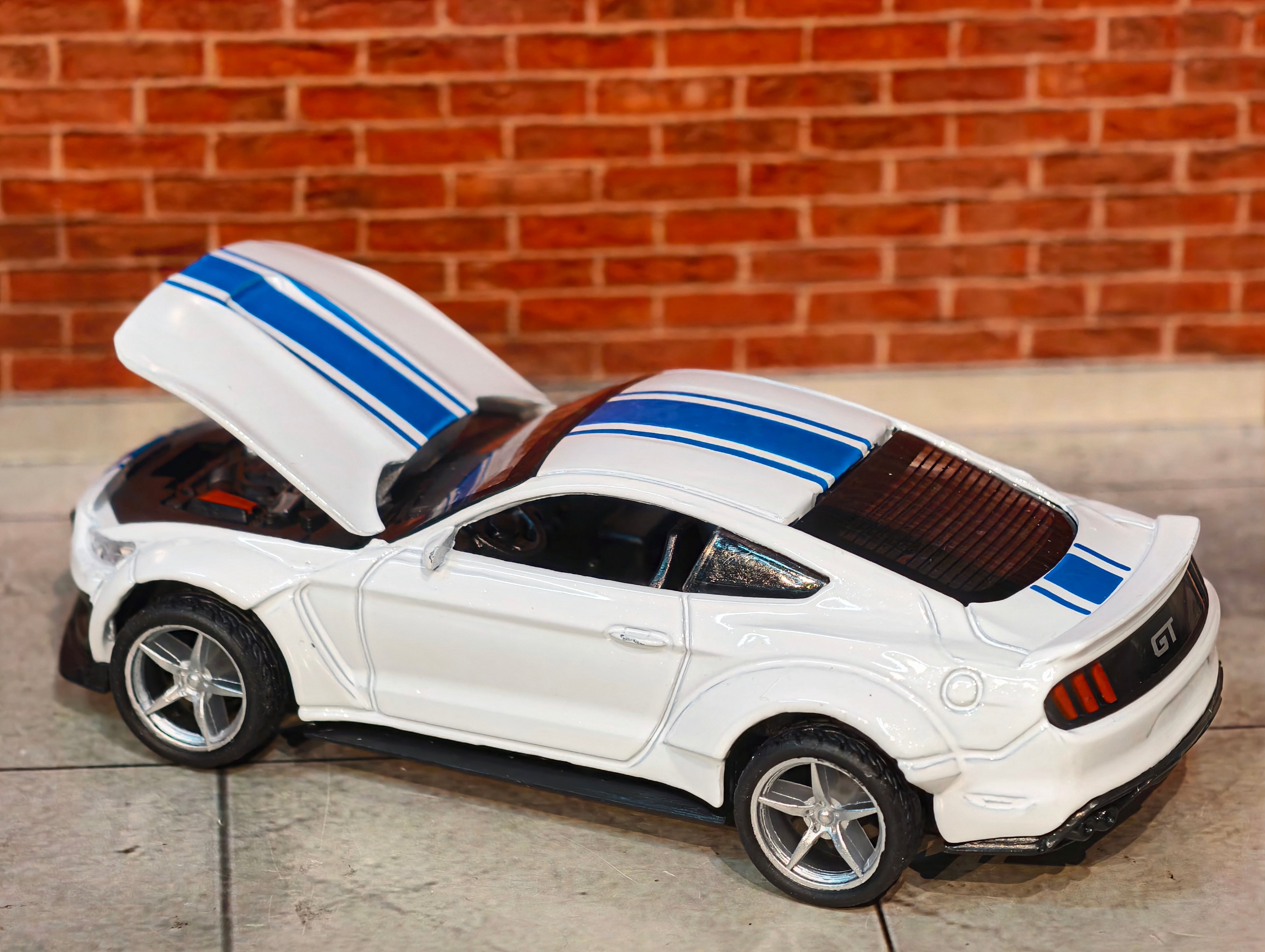 1:36 Scale Hood Openable Cars Premium detailing