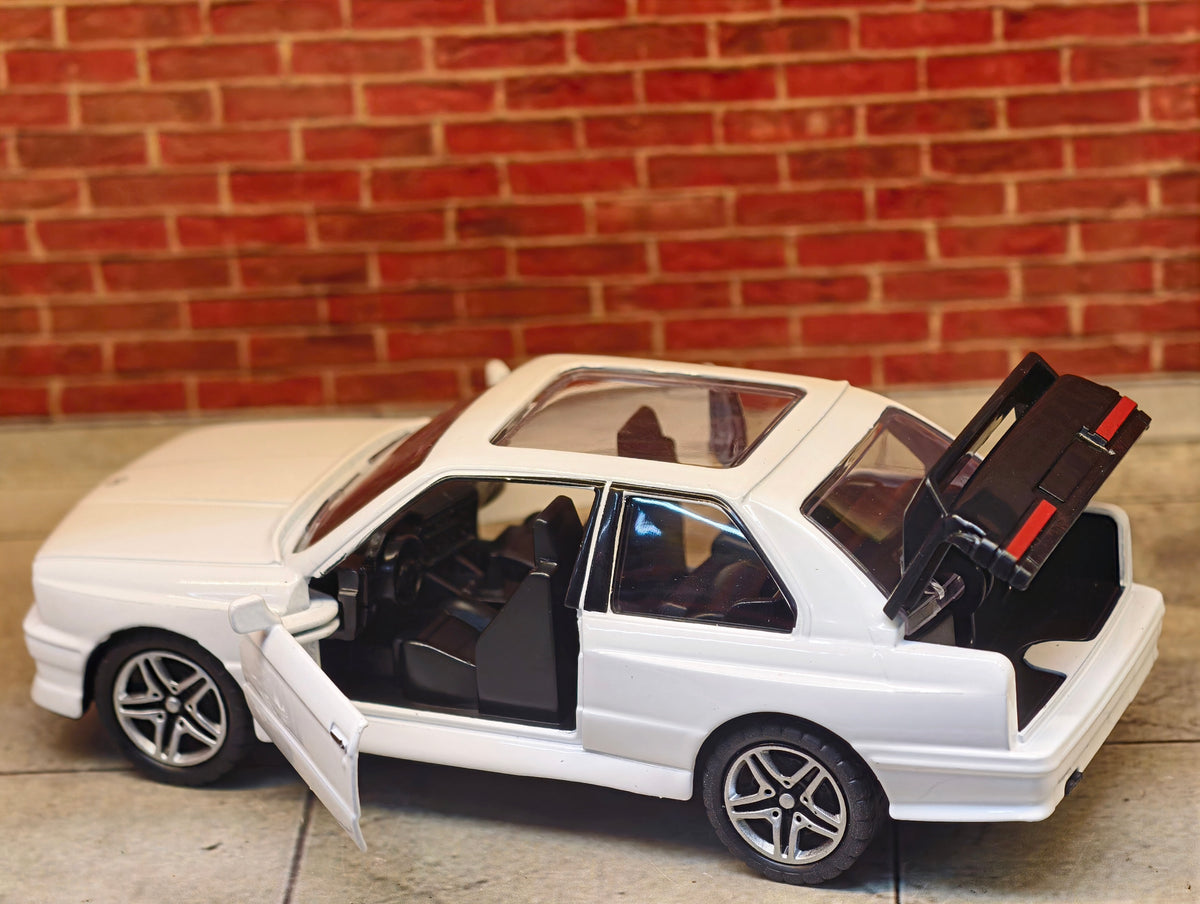 BMW M3 E 30 1:36 Scale Premium Detailing