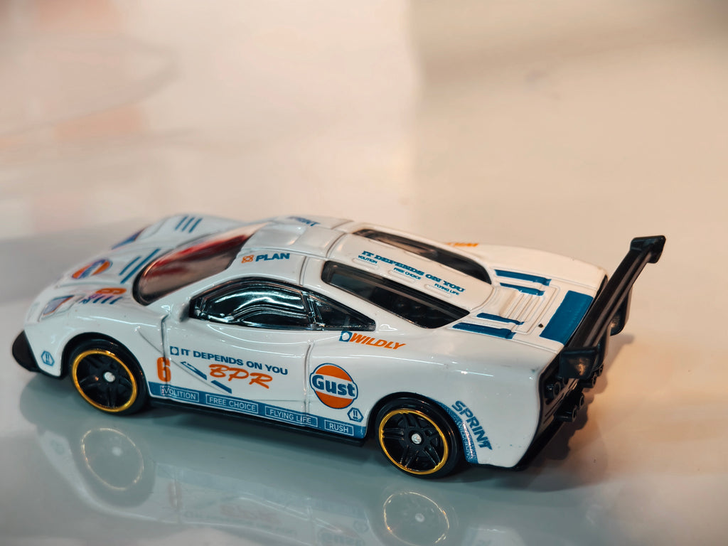 McLaren F1 GTR 1:64 Scale in Acrylic Box