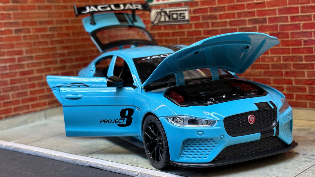 QY Official Licensed Jaguar Project 8 1:24 Scale